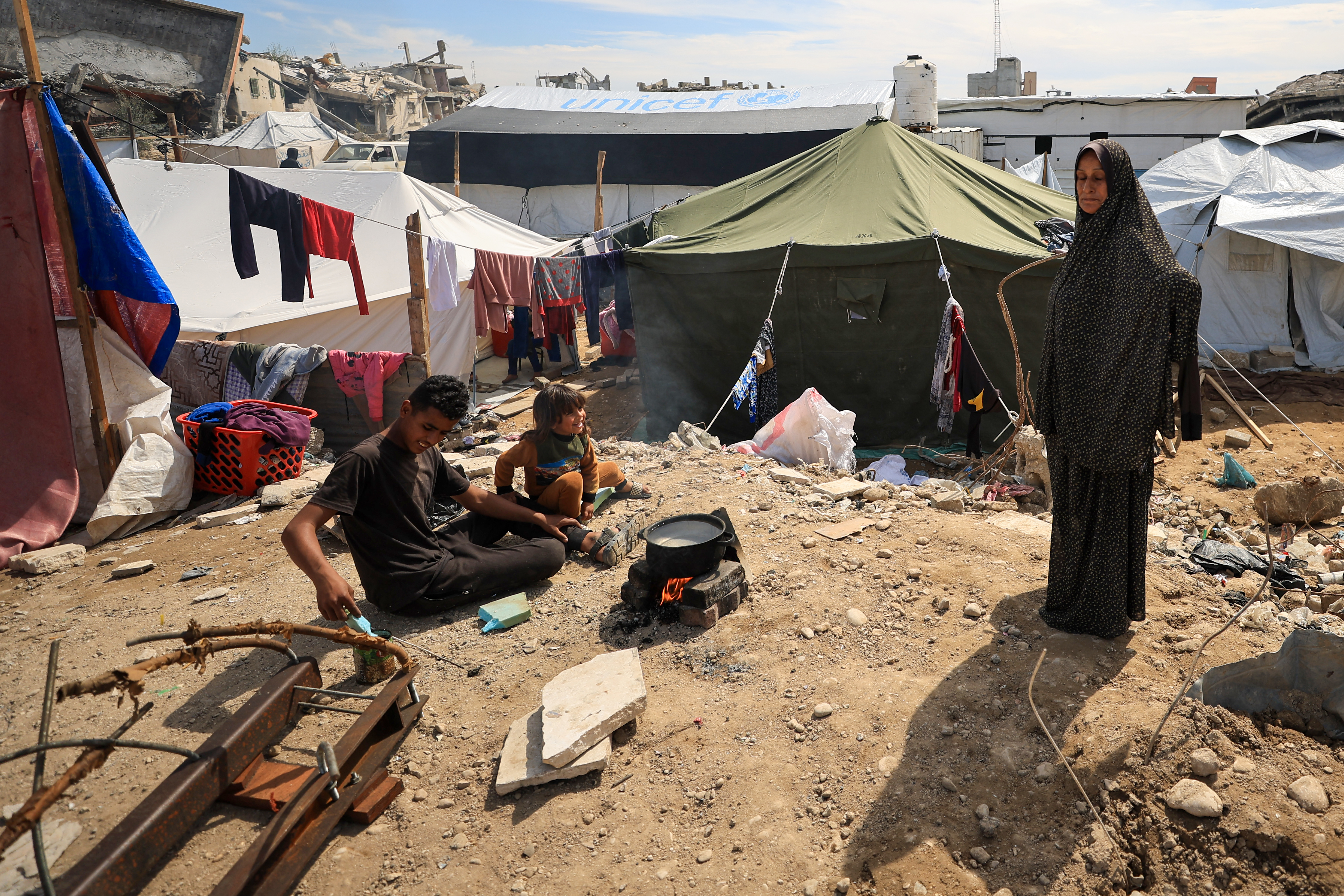 Palestinians in al-Daraj Quarter struggle their daily lives as with the end of the first phase of the