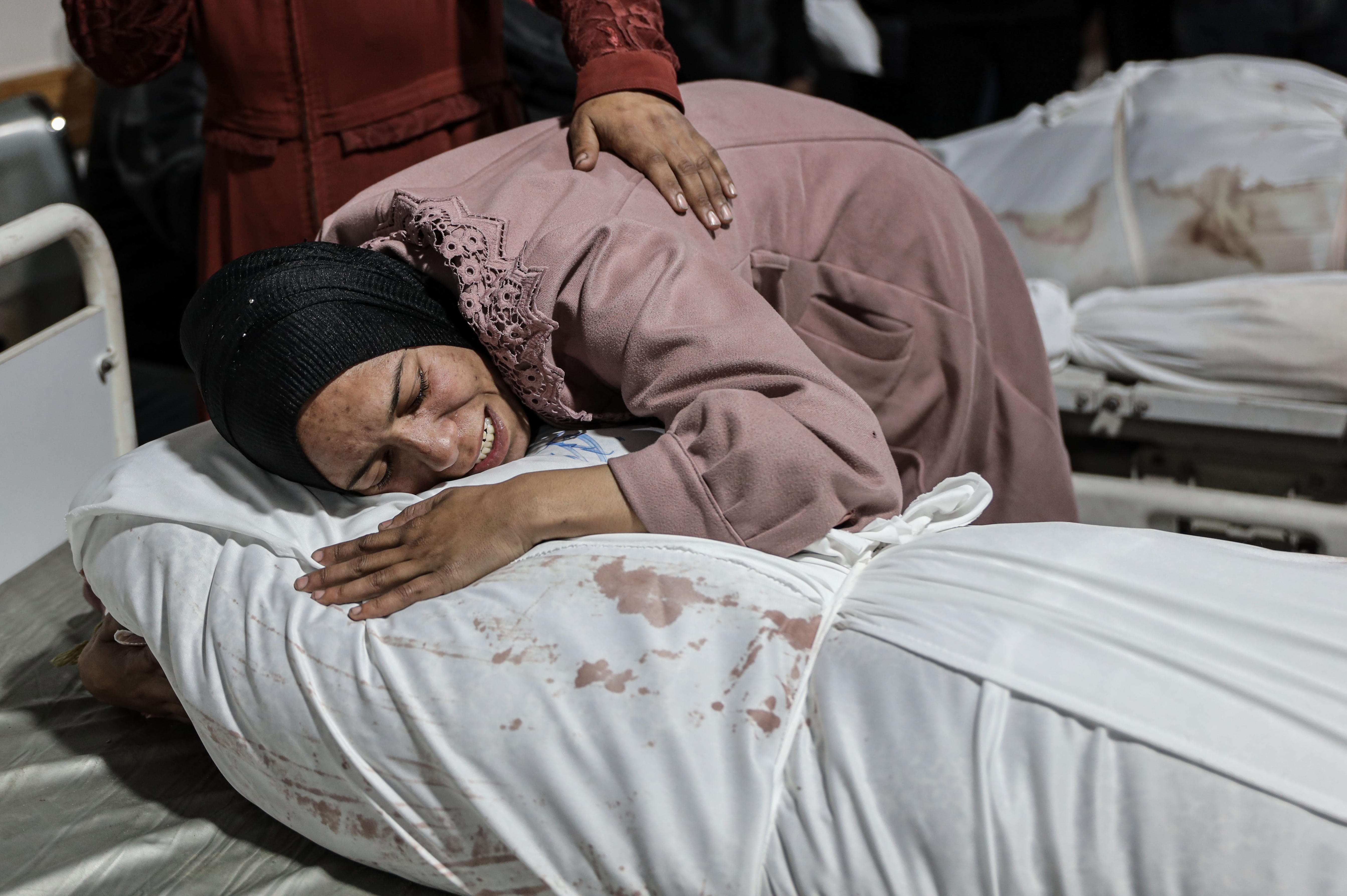 A Palestinian woman cries over a dead body.