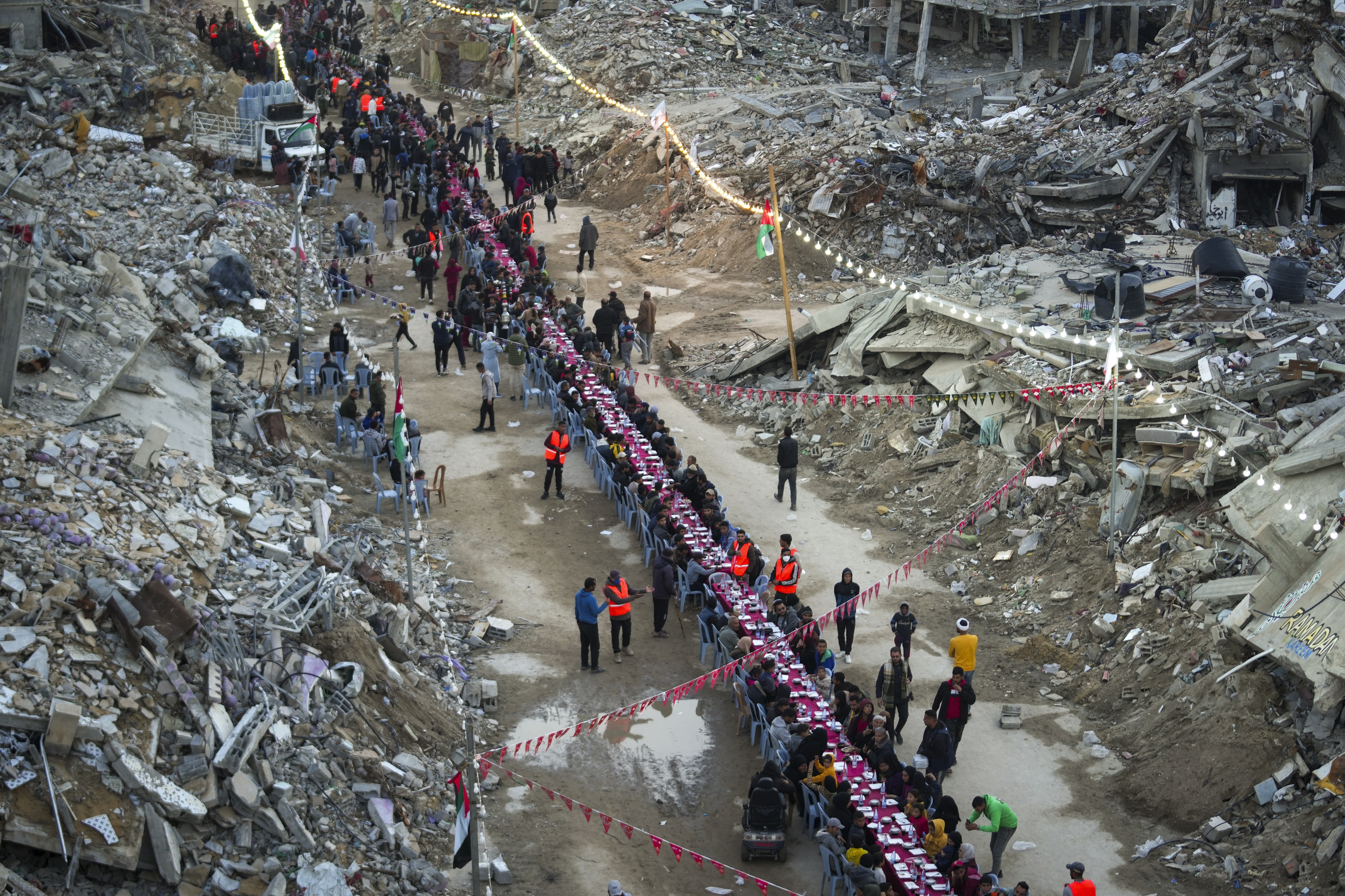 Gaza families break Ramadan fast amid ruins and resilience