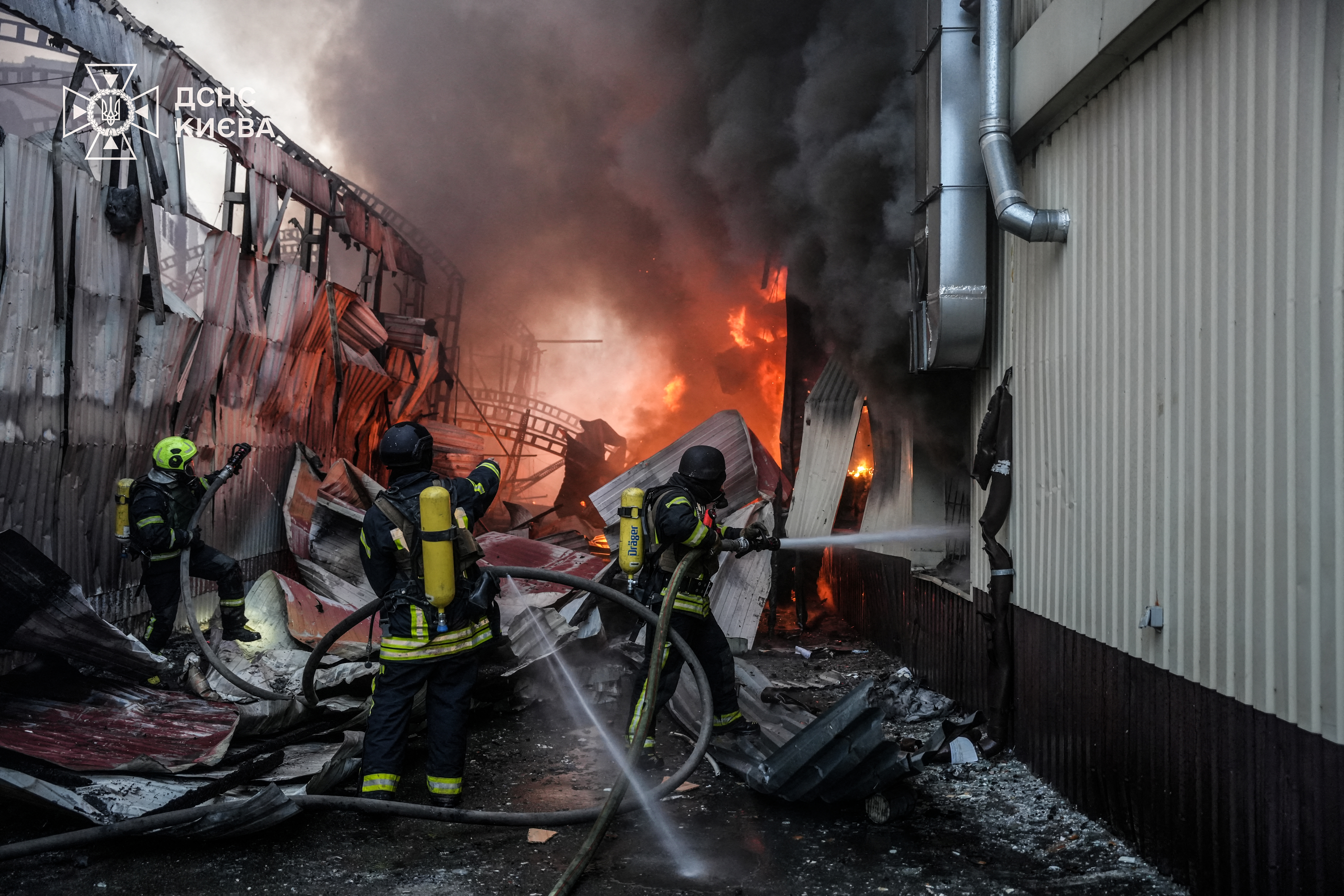 Firefighters work at a site of a Russian missile strike, amid Russia's attack on Ukraine, in Kyiv, Ukraine April 6, 2025. Press service of the State Emergency Service of Ukraine in Kyiv/ Handout via REUTERS ATTENTION EDITORS - THIS IMAGE HAS BEEN SUPPLIED BY A THIRD PARTY. MANDATORY CREDIT.