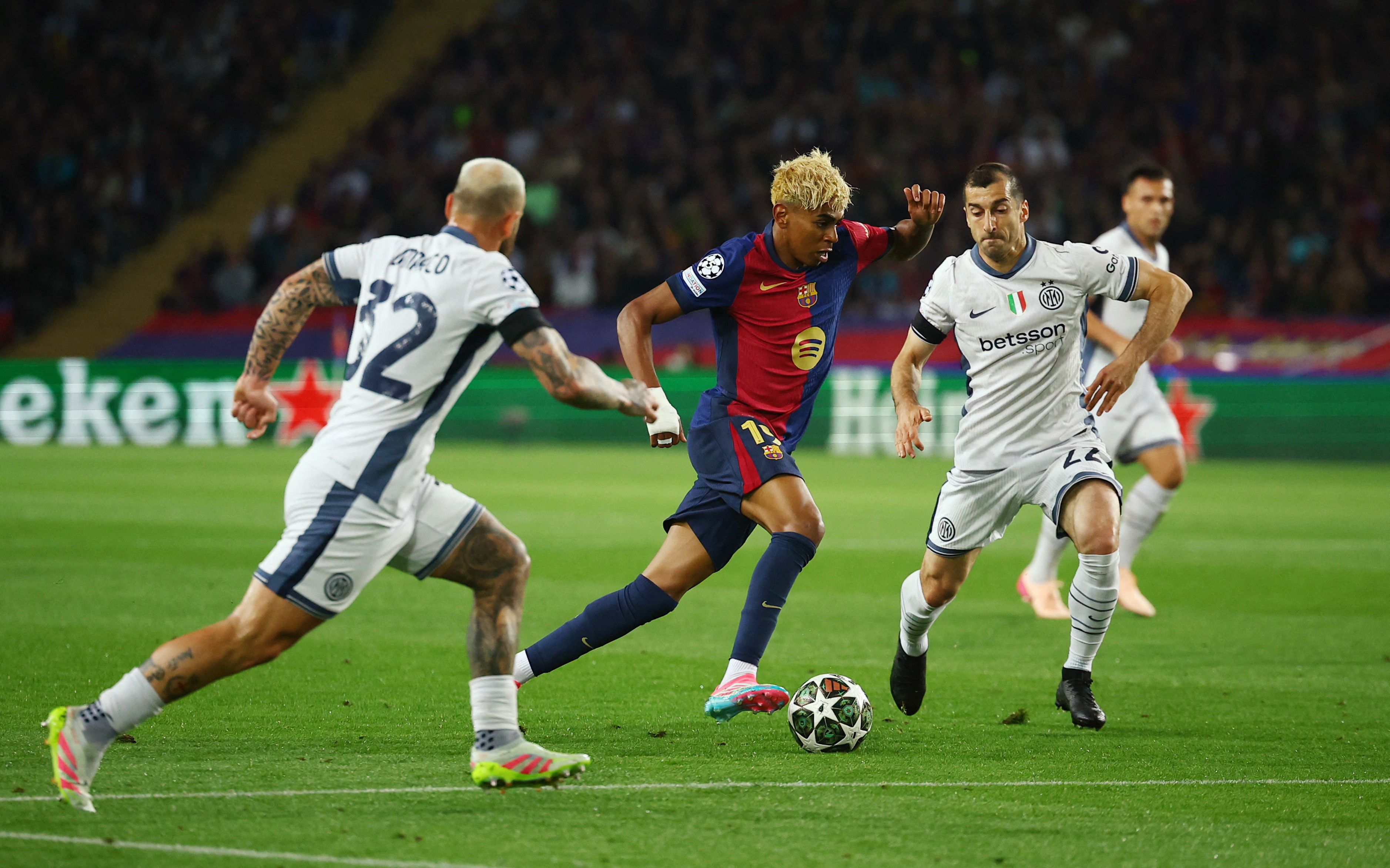 Soccer Football - Champions League - Semi Final - First Leg - FC Barcelona v Inter Milan - Estadi Olimpic Lluis Companys, Barcelona, Spain - April 30, 2025 FC Barcelona's Lamine Yamal in action before scores their first goal REUTERS/Albert Gea