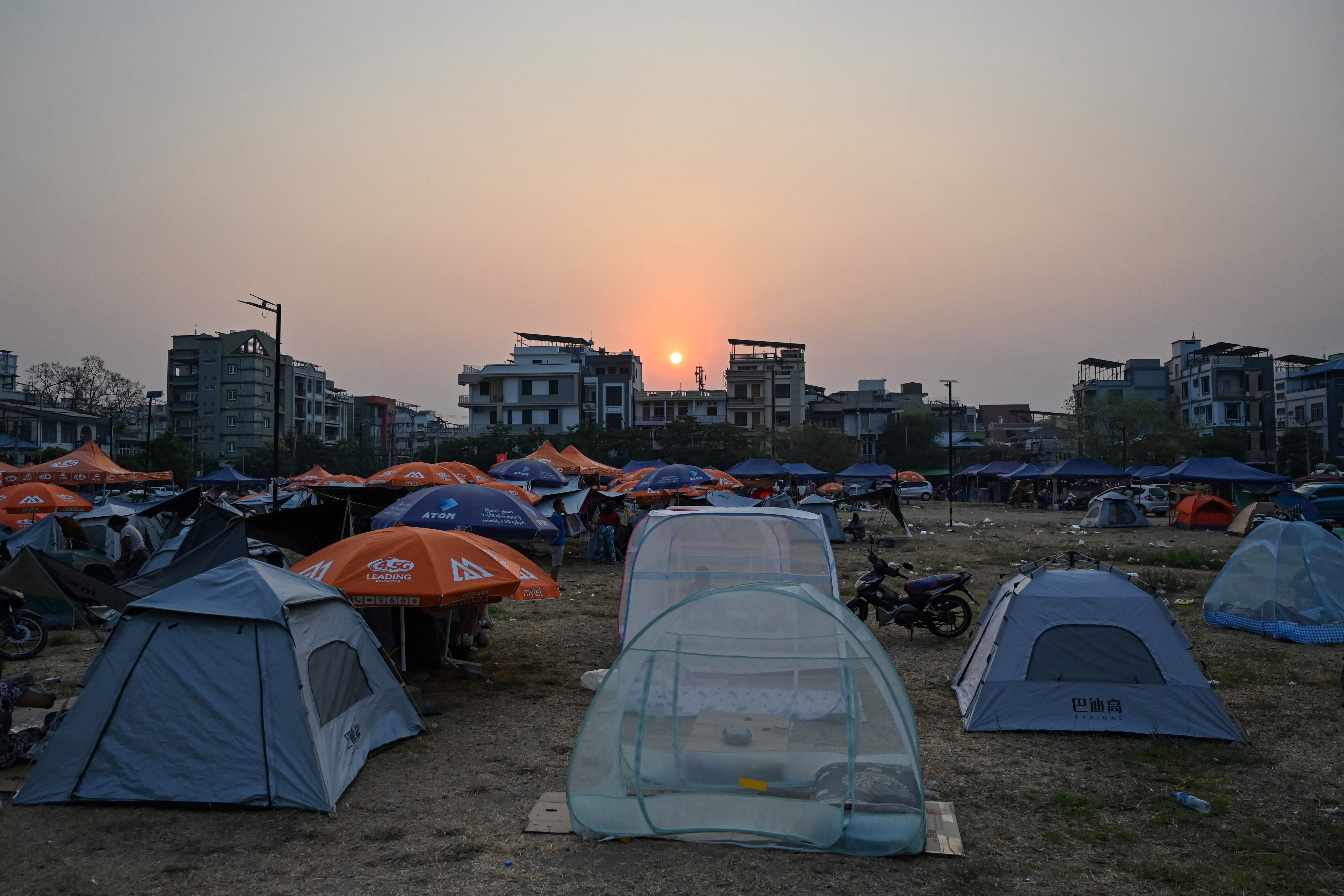Myanmar quake death toll climbs as hope fades for survivors