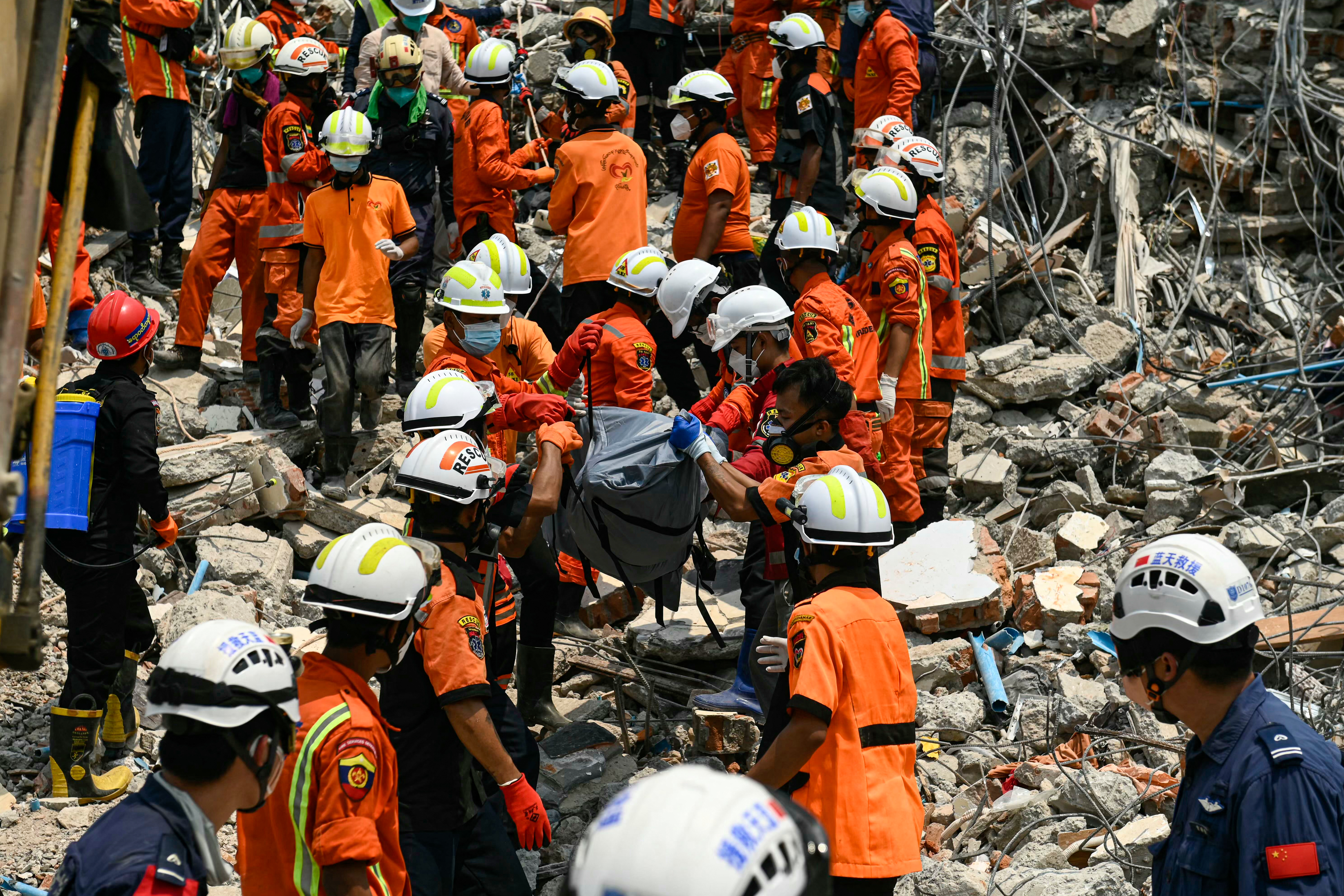 Myanmar quake death toll climbs as hope fades for survivors
