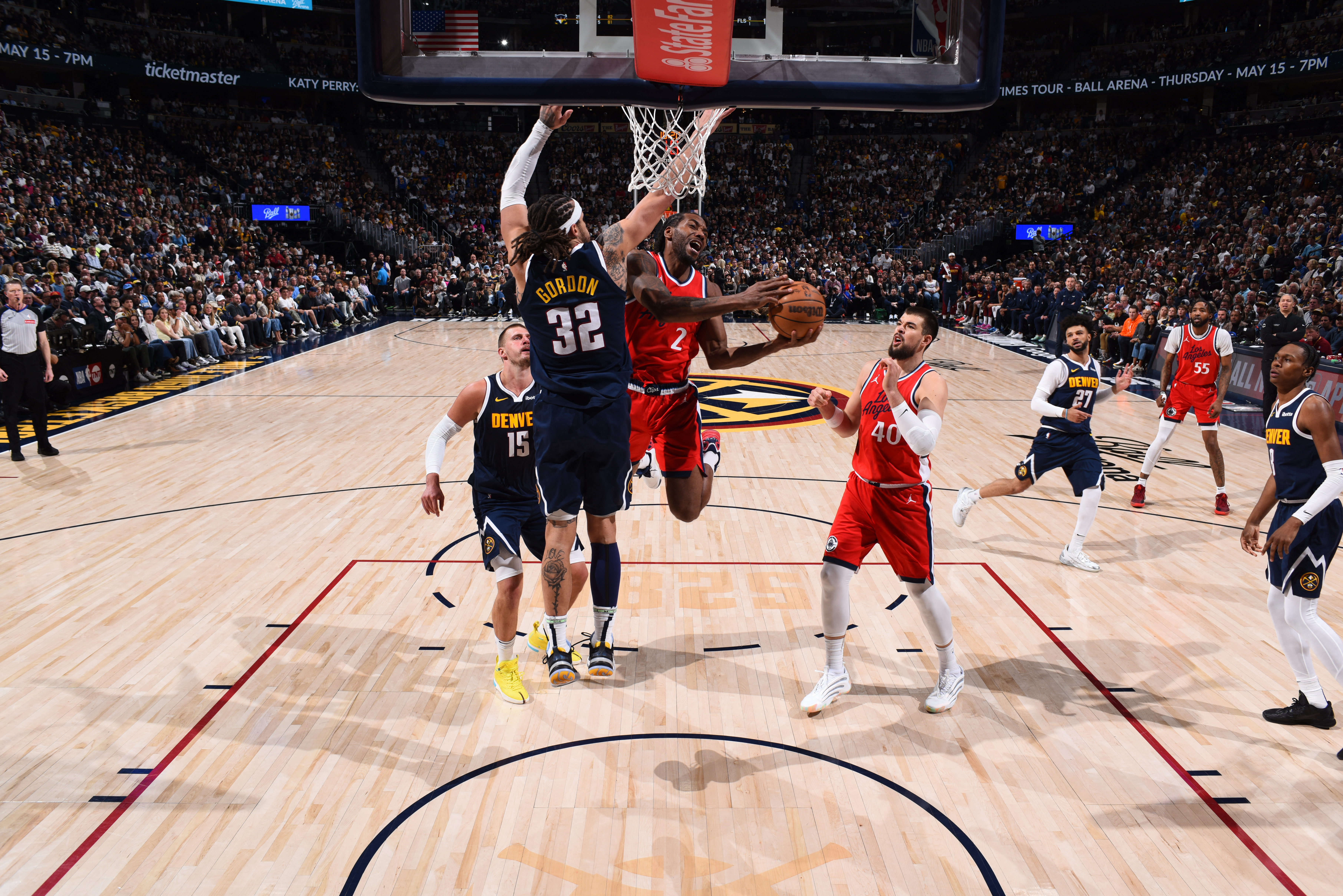 Kawhi Leonard in action.