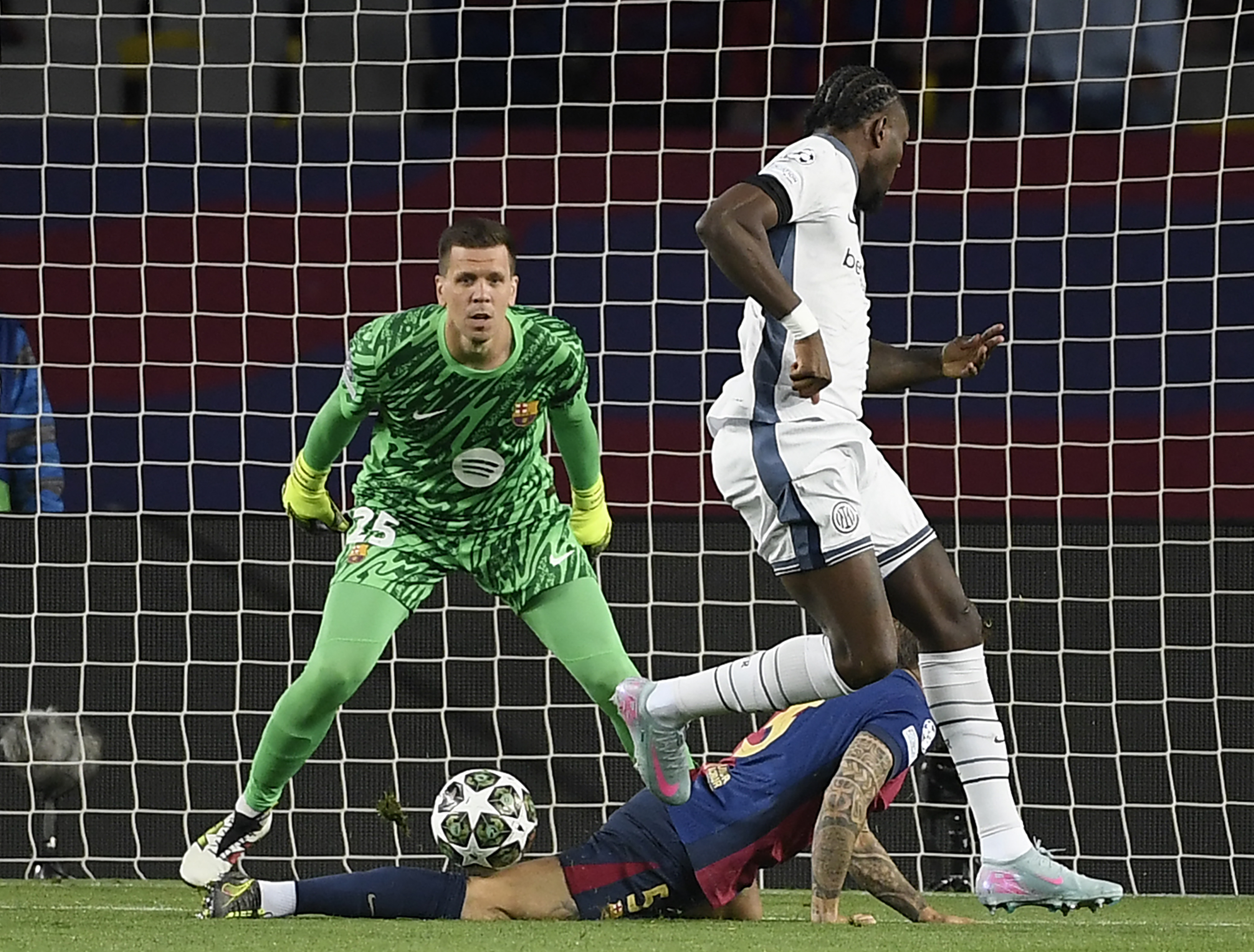 Inter Milan's French forward #09 Marcus Thuram celebrates scoring his team's first goal during the UEFA Champions League semi final first leg football match between FC Barcelona and Inter Milan at the Estadi Olimpic Lluis Companys in Barcelona on April 30, 2025. (Photo by Josep LAGO / AFP)