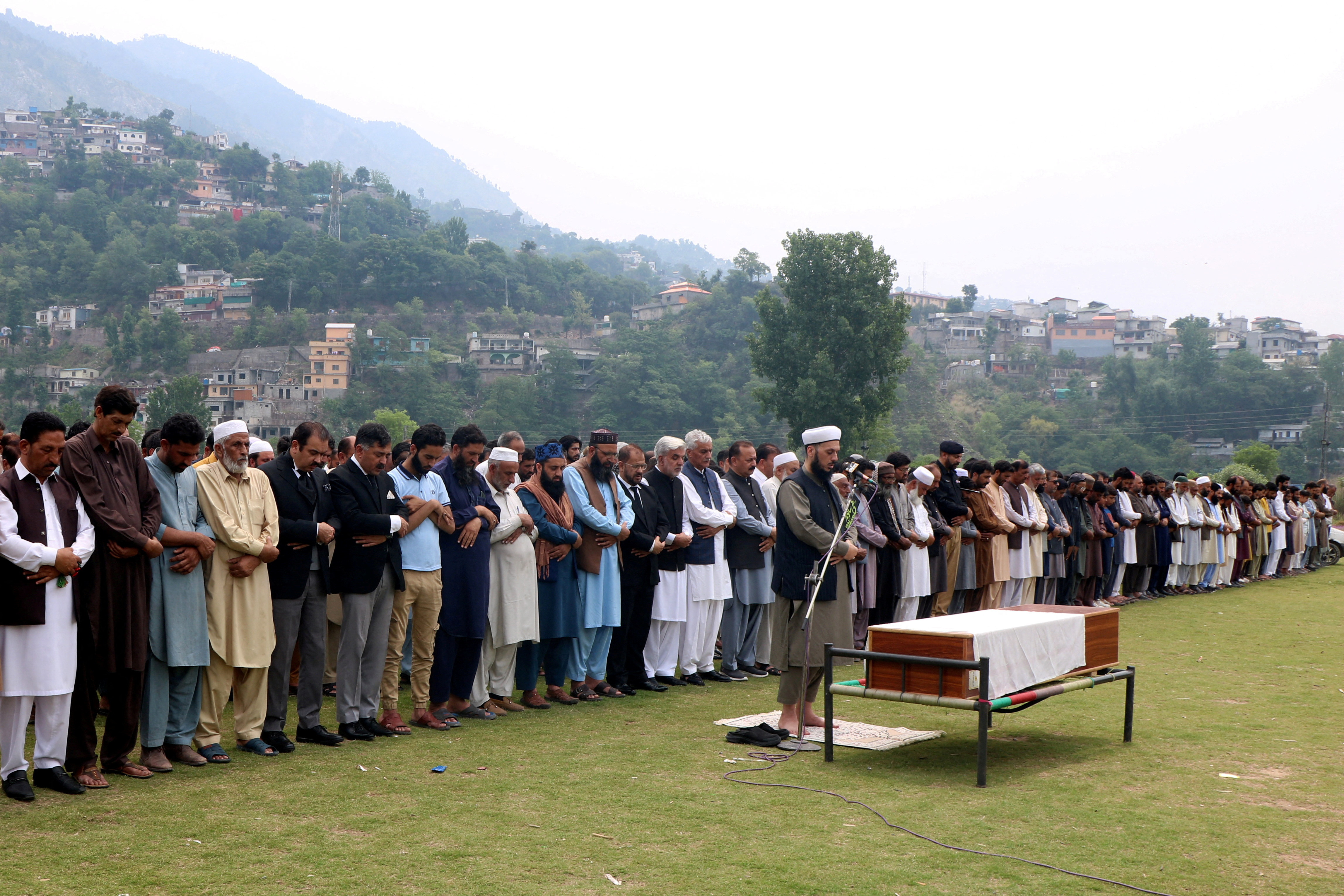 Kashmir violence escalates, dozens killed in border crossfire