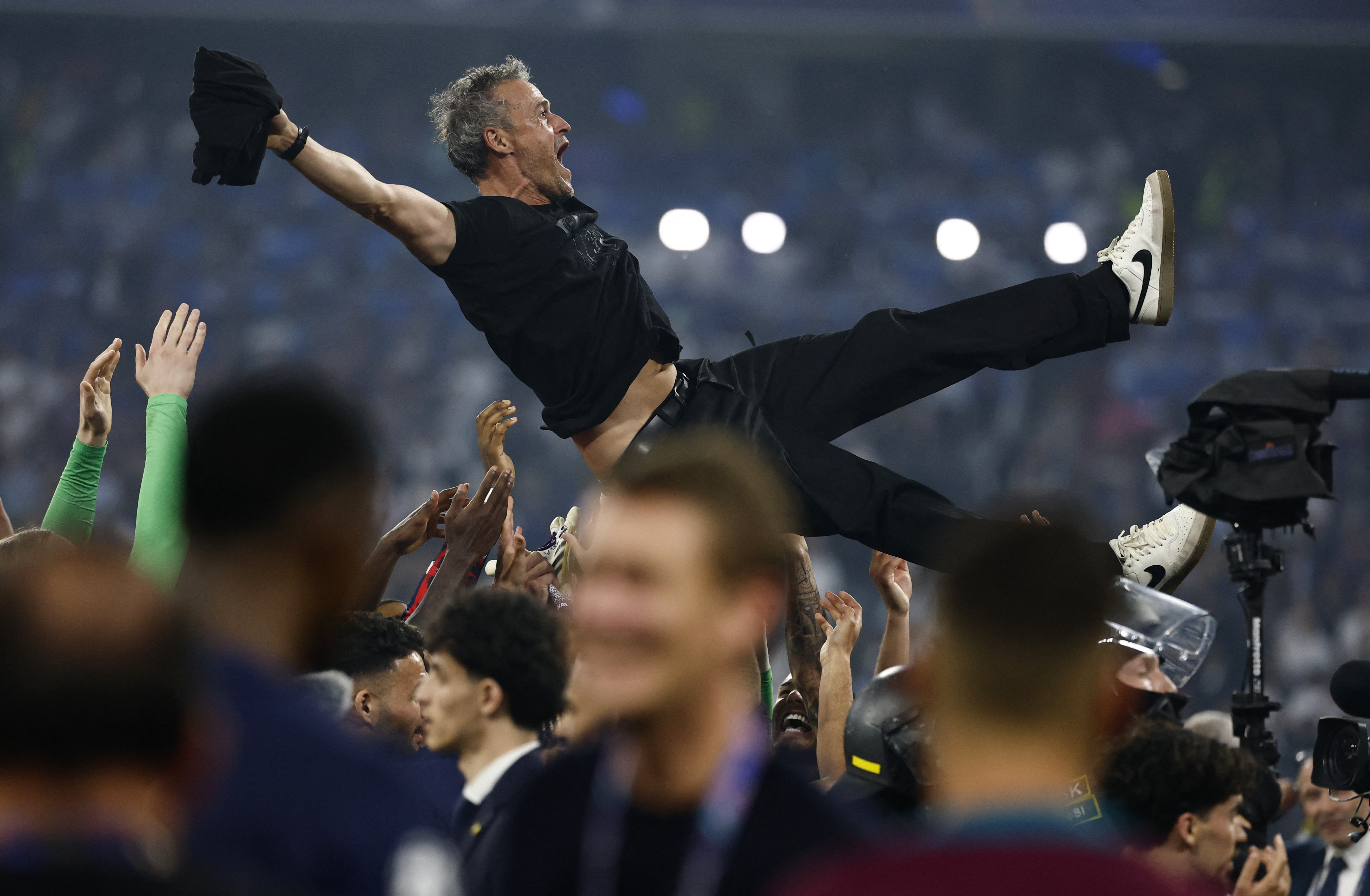 Champions League - Final - Paris St Germain v Inter Milan - Allianz Arena, Munich, Germany - May 31, 2025 Paris St Germain players celebrate winning the Champions League by throwing Luis Enrique in the air