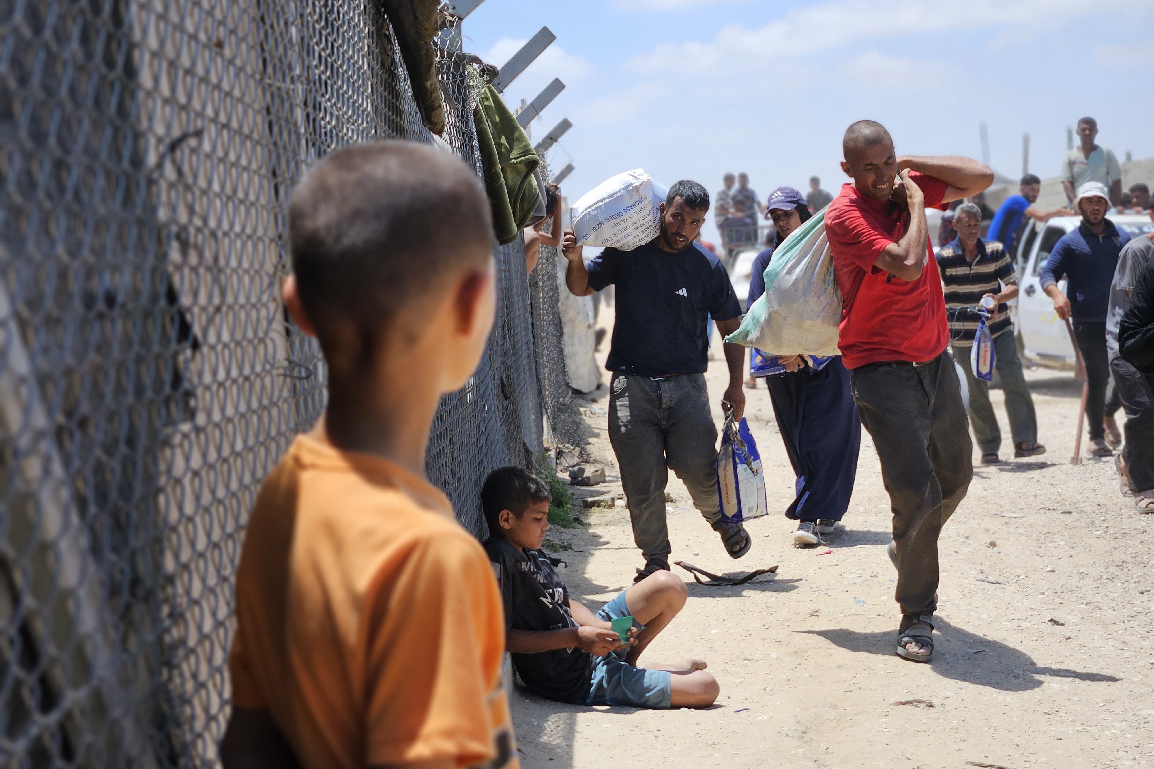 Palestinians flocked to the aid distribution point in Gaza for the second day in a row