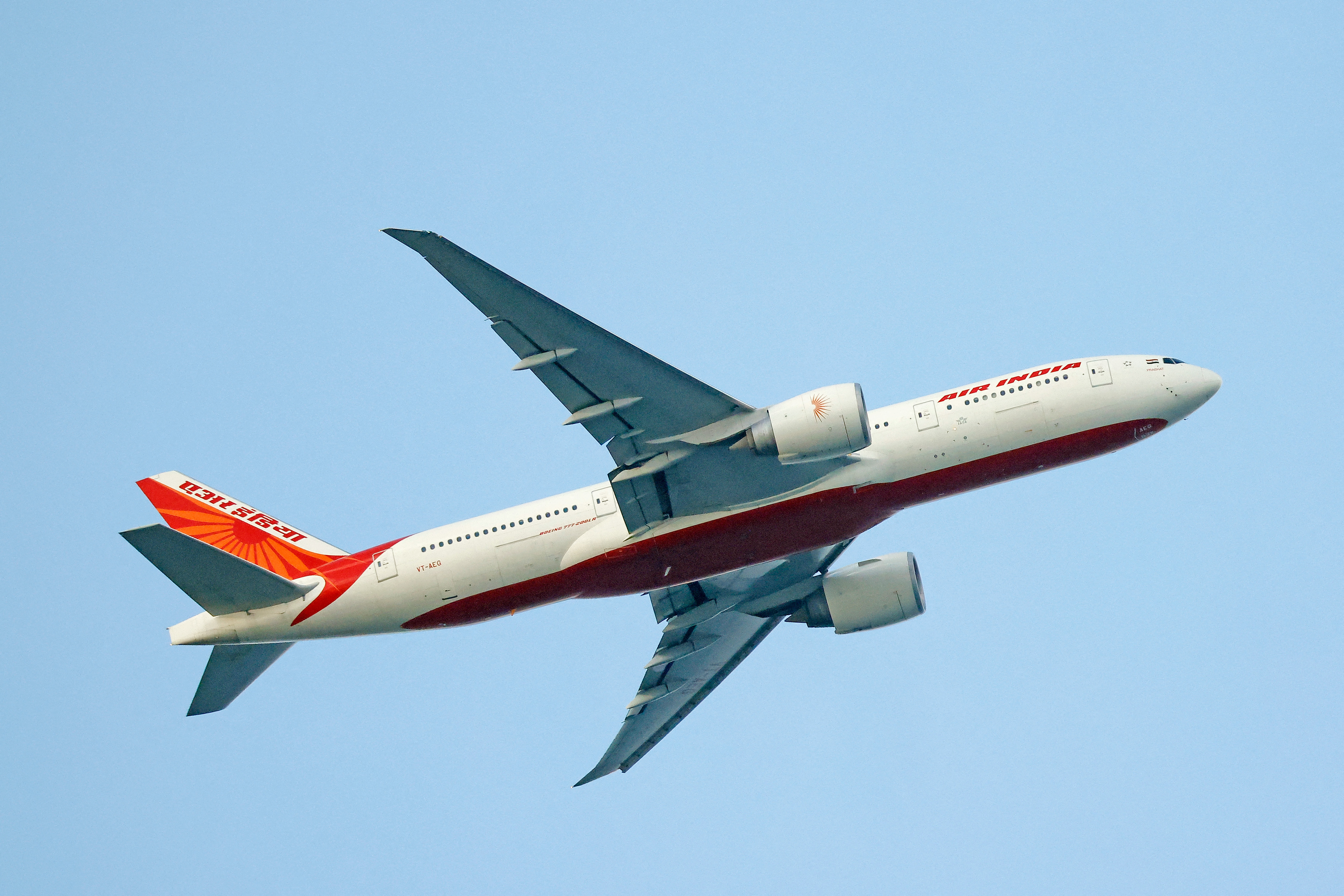 LIDO BEACH, NEW YORK - SEPTEMBER 04: An Air India airlines jet flies over Nickerson Beach Park on September 04, 2023 in Lido Beach, New York. Bruce Bennett/Getty Images/AFP (Photo by BRUCE BENNETT / GETTY IMAGES NORTH AMERICA / Getty Images via AFP)