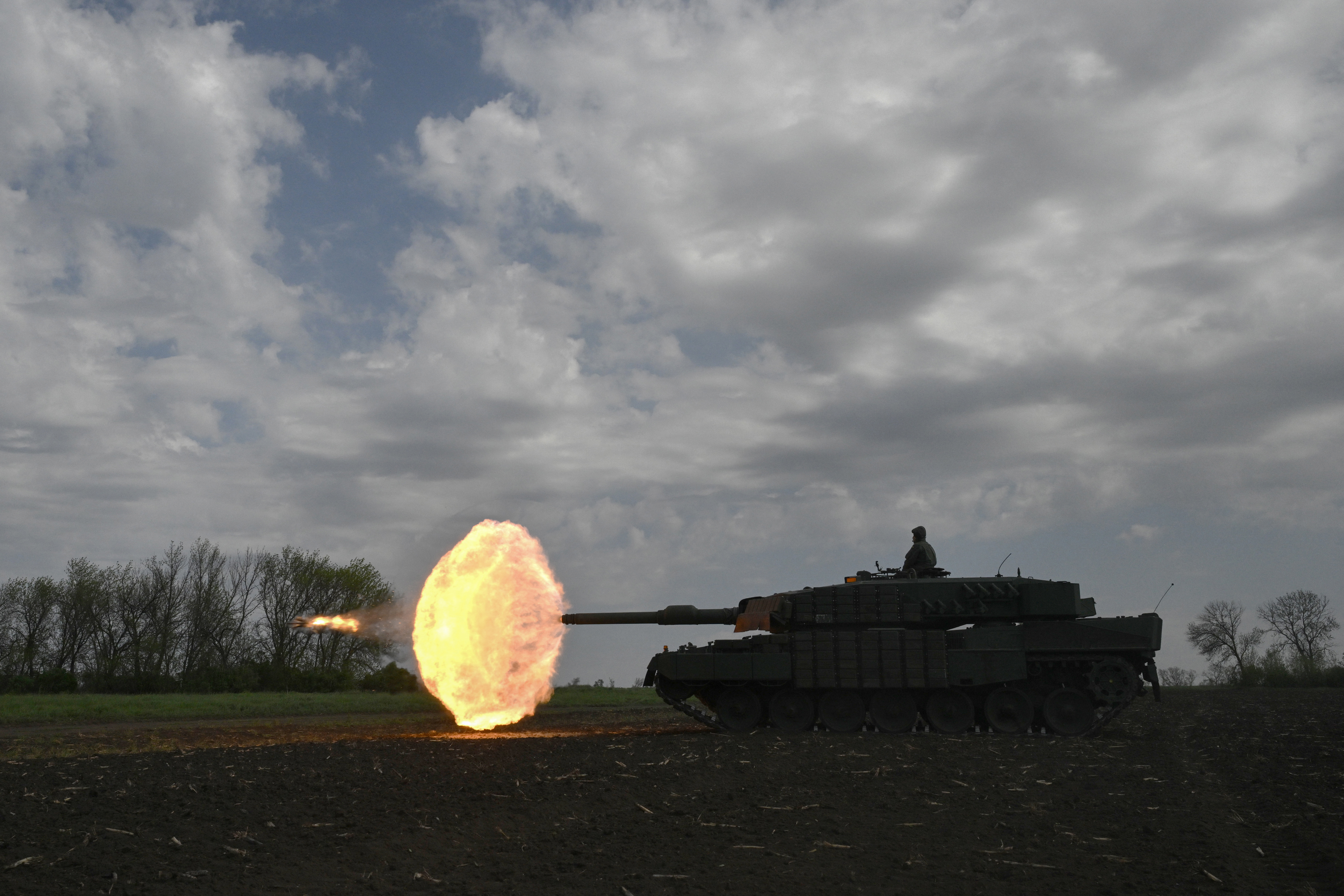 A Ukrainian tank crew of the 33rd Separate Mechanized Brigade fire a round from a Leopard 2A4 tank during a field training exercise at an undisclosed location in Ukraine, on April 30, 2025, amid the Russian invasion of Ukraine. (Photo by Genya SAVILOV / AFP)