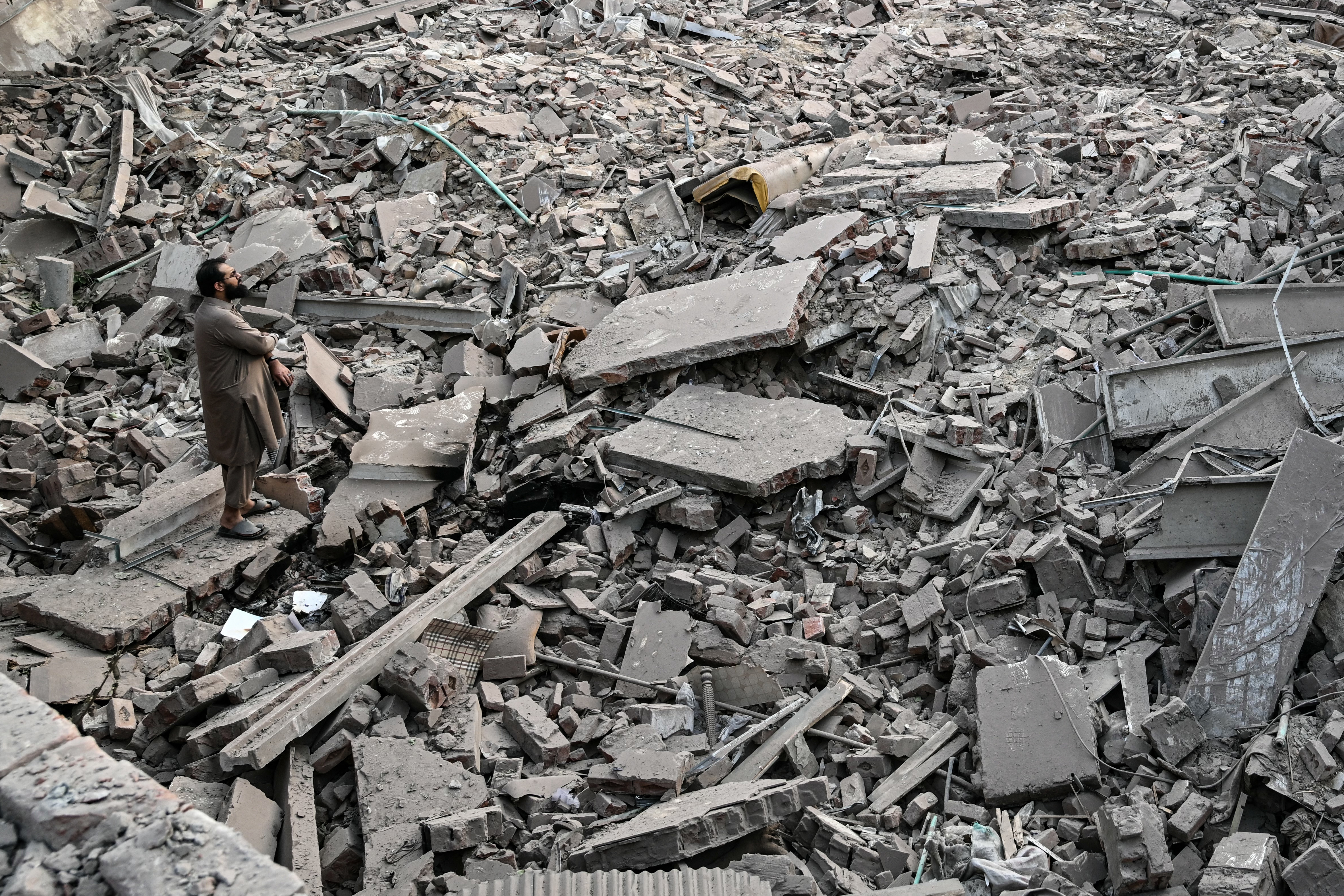 Kashmir violence escalates, dozens killed in border crossfire