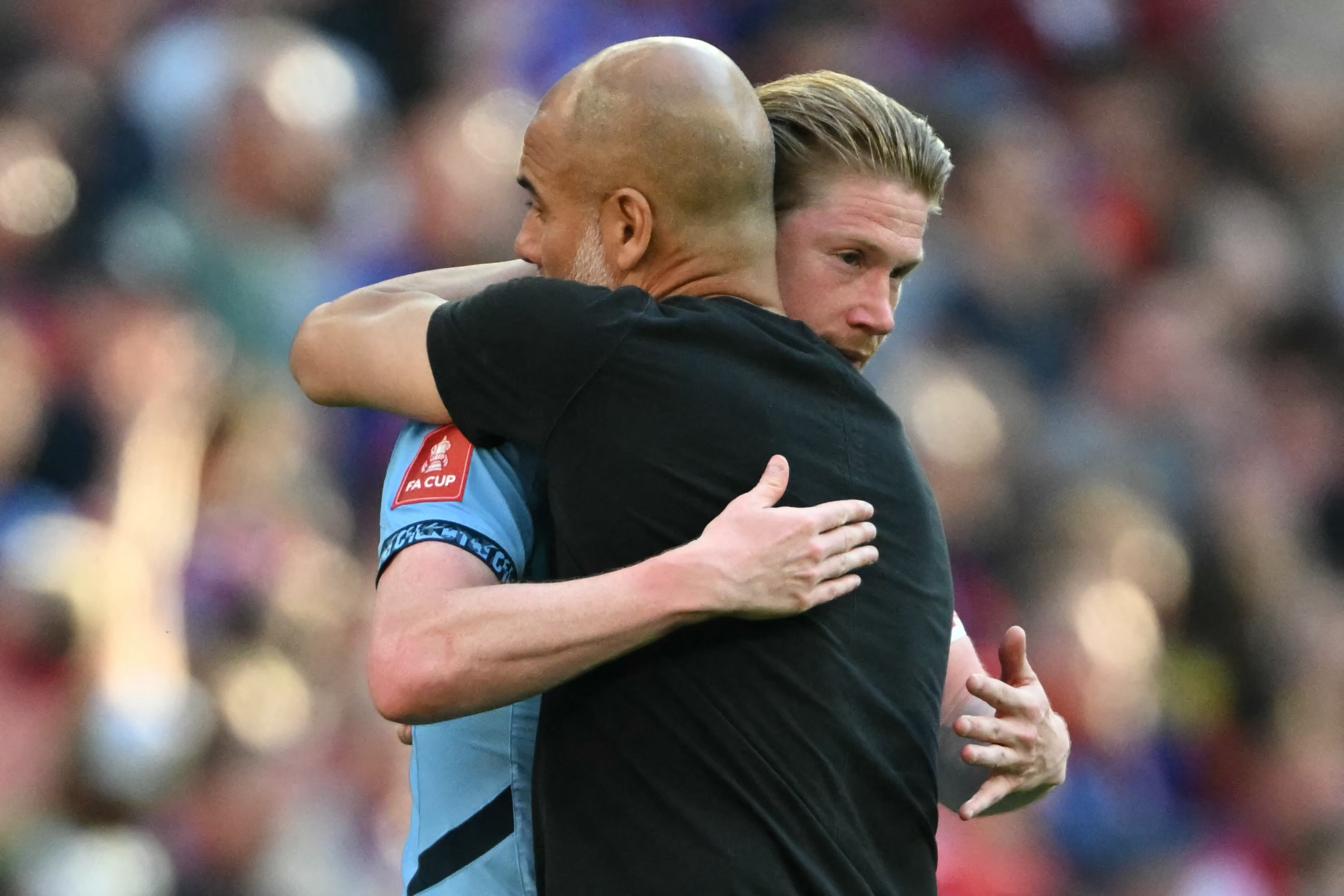 Pep Guardiola and Kevin De Bruyne react.