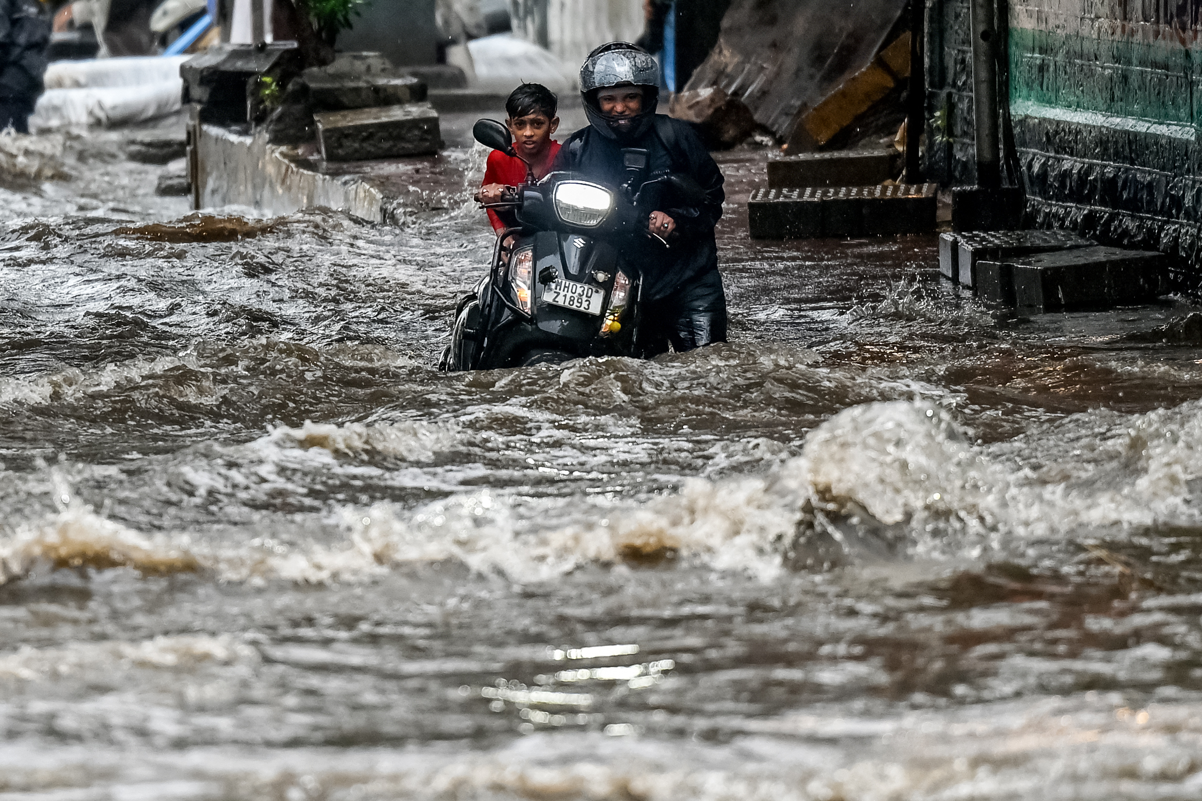 India's monsoon lashes Mumbai as rains arrive early