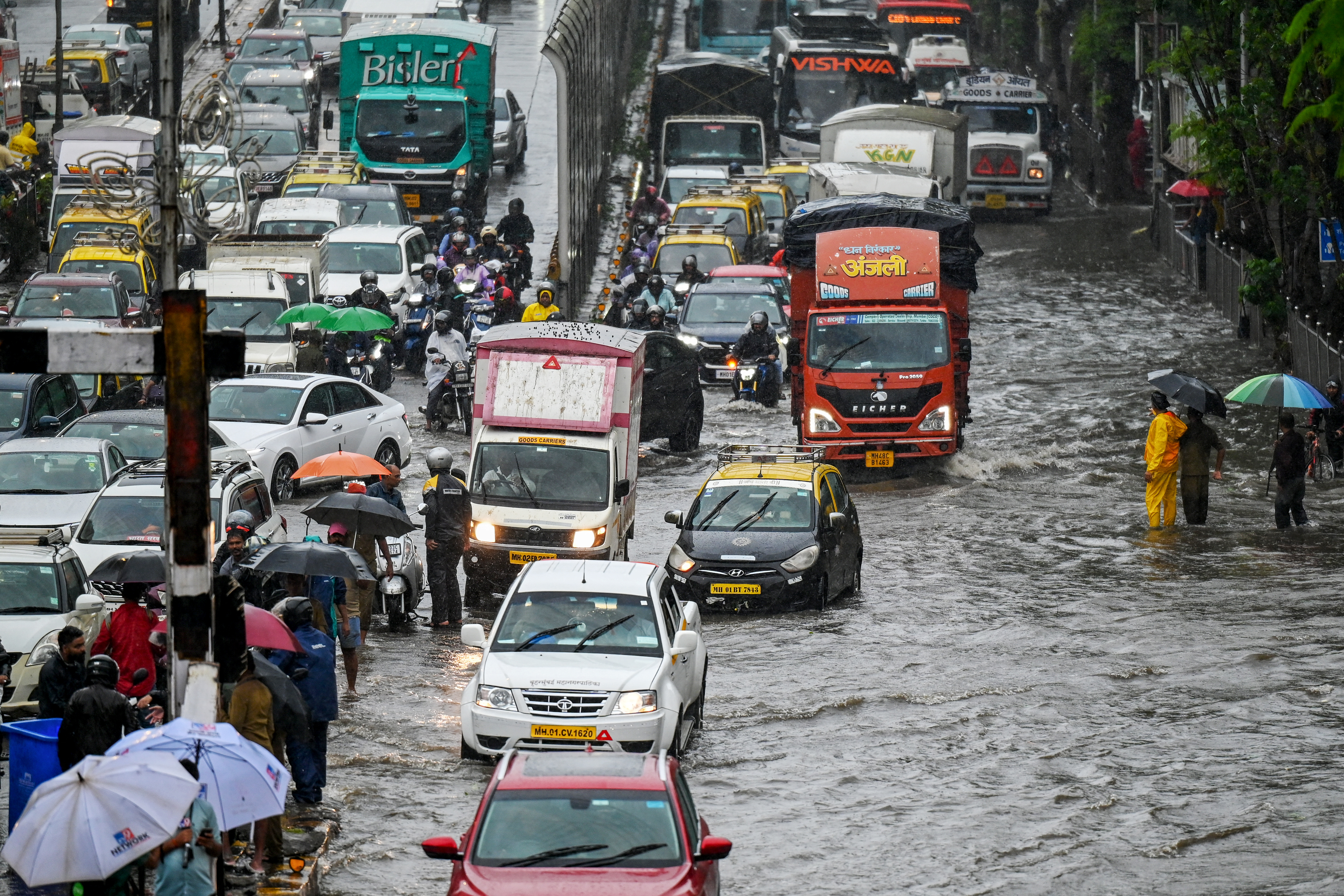 India's monsoon lashes Mumbai as rains arrive early