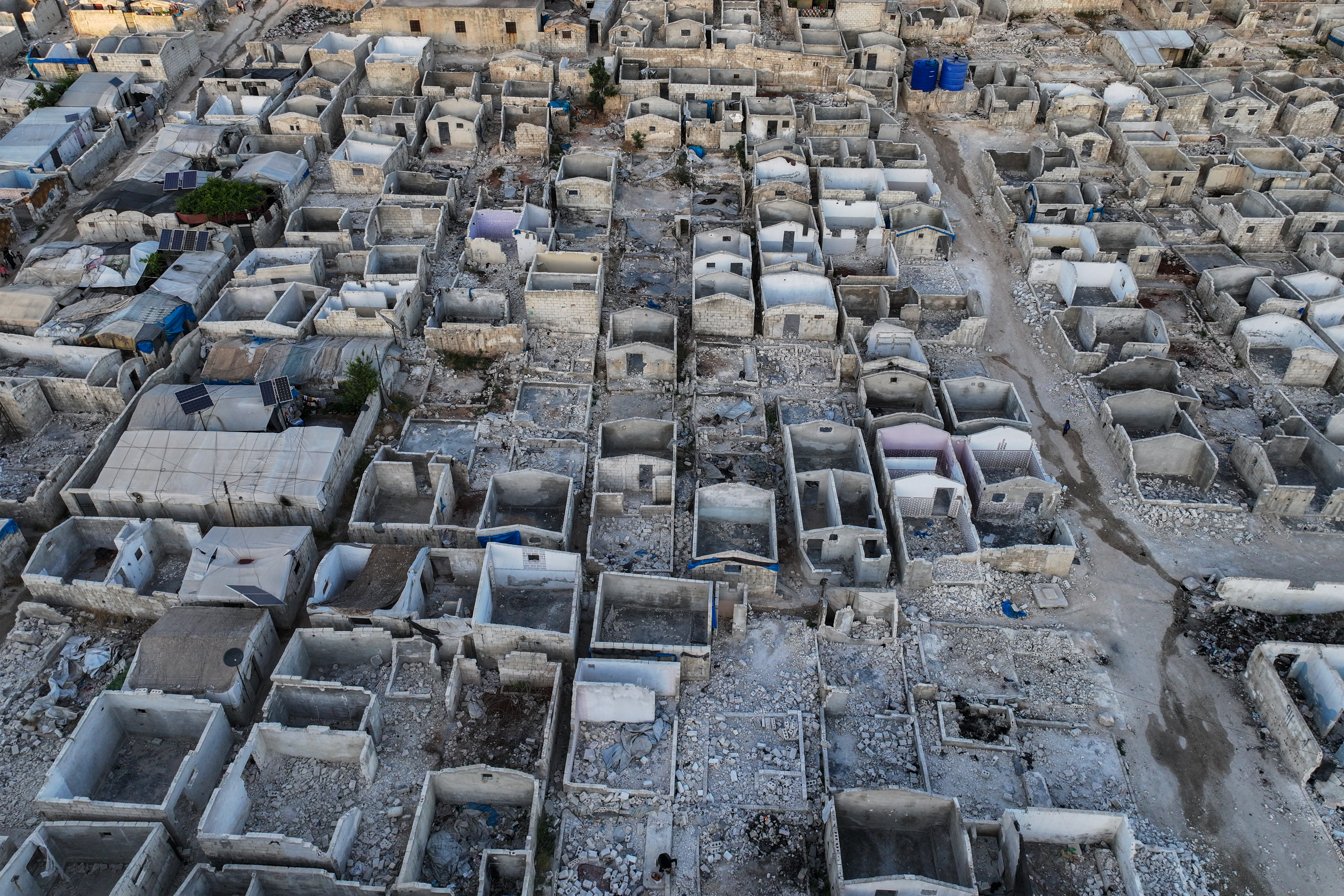 Syrians return to villages destroyed by war, defying displacement camps