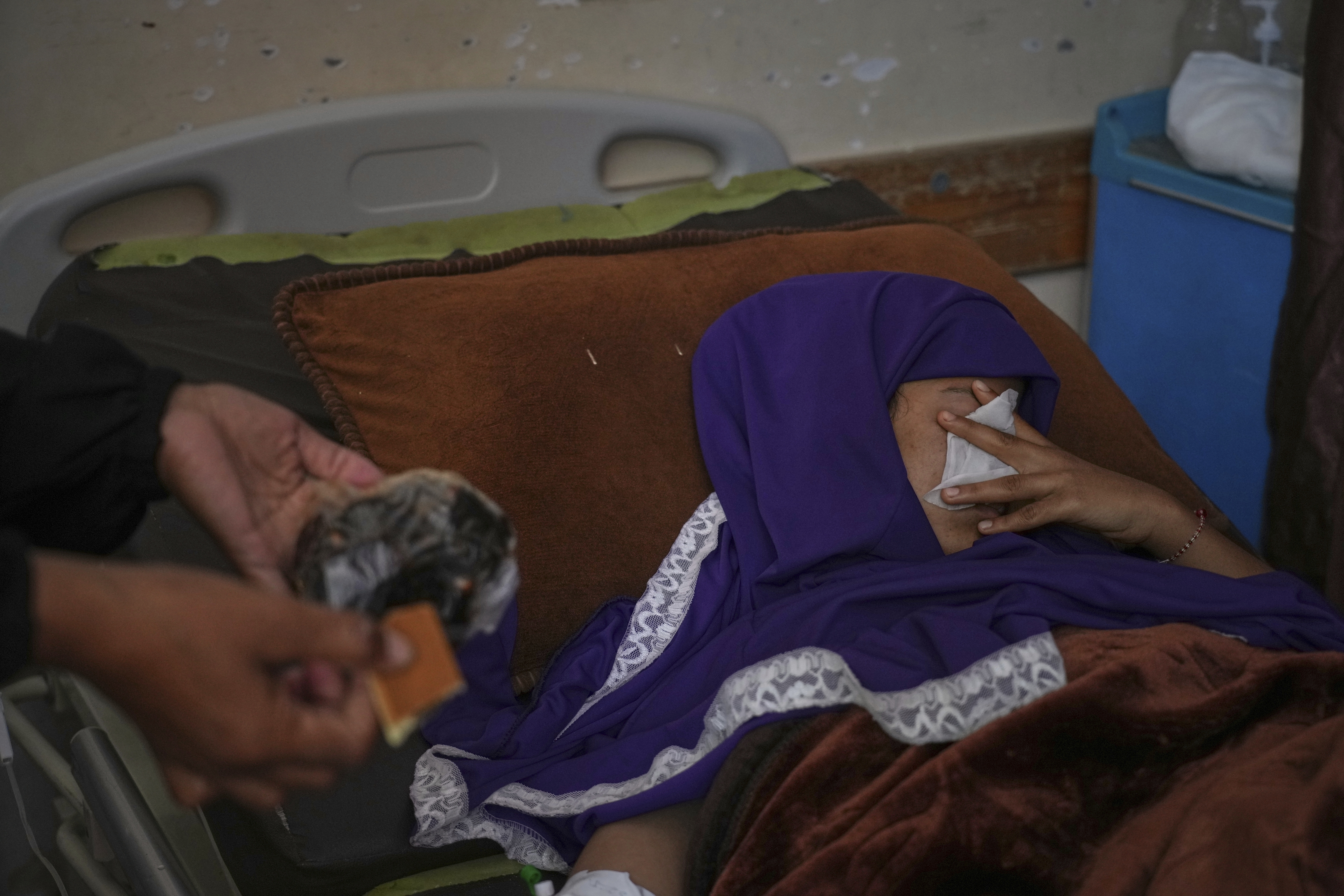 Mideast Wars Gaza Hospital Food