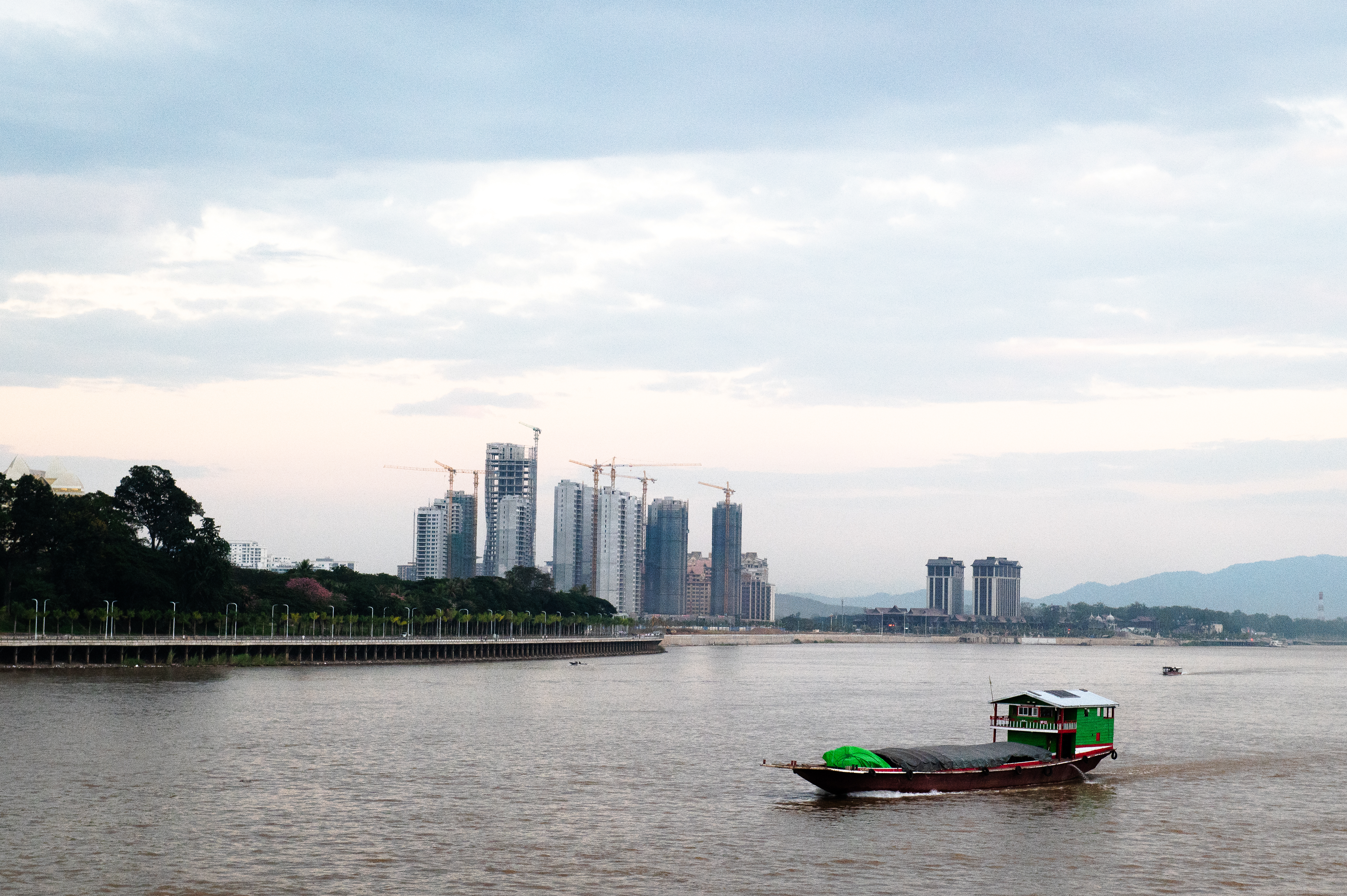 2.New high rises are rapidly being built in the GTSEZ.