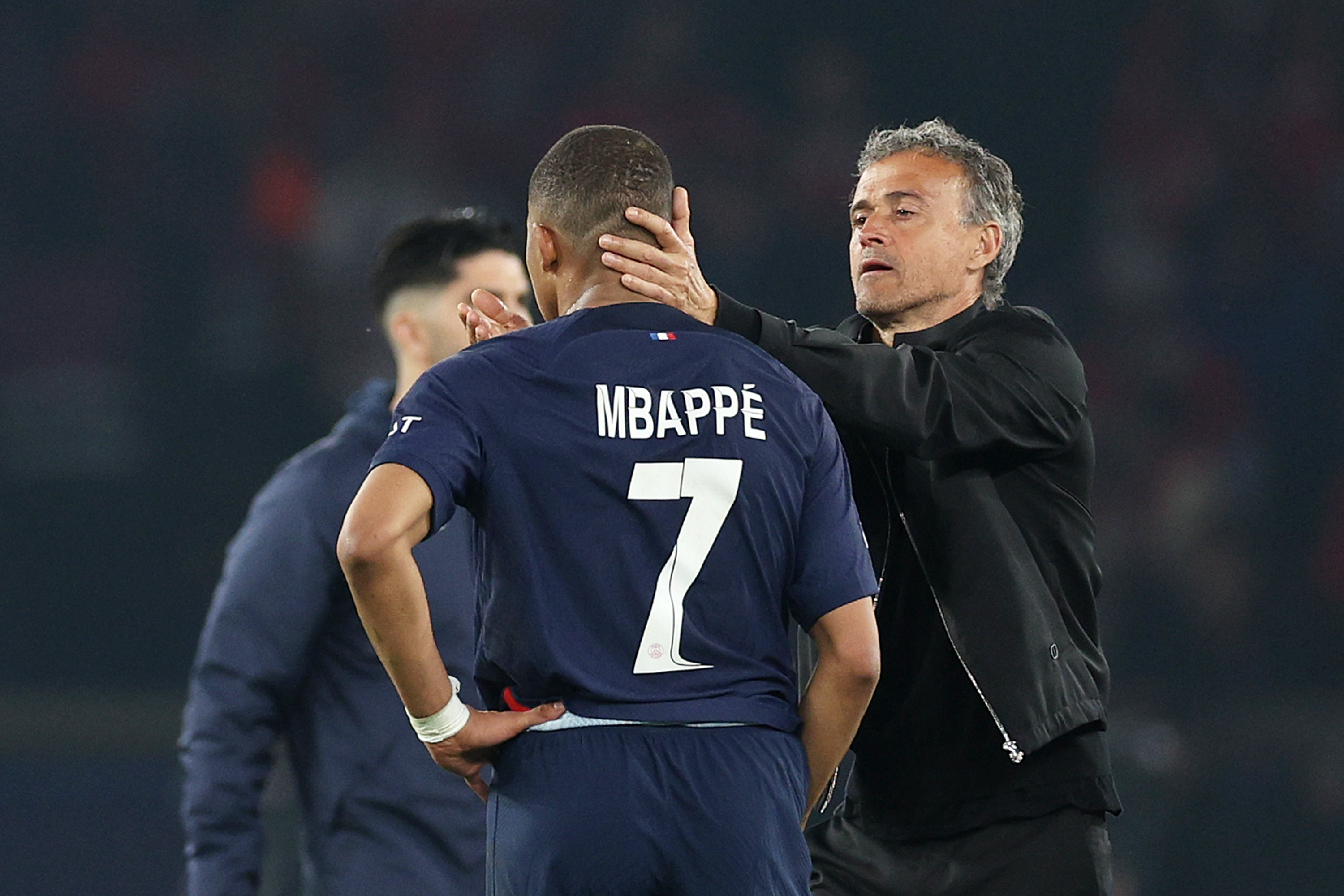 Kylian Mbappe and Luis Enrique react.