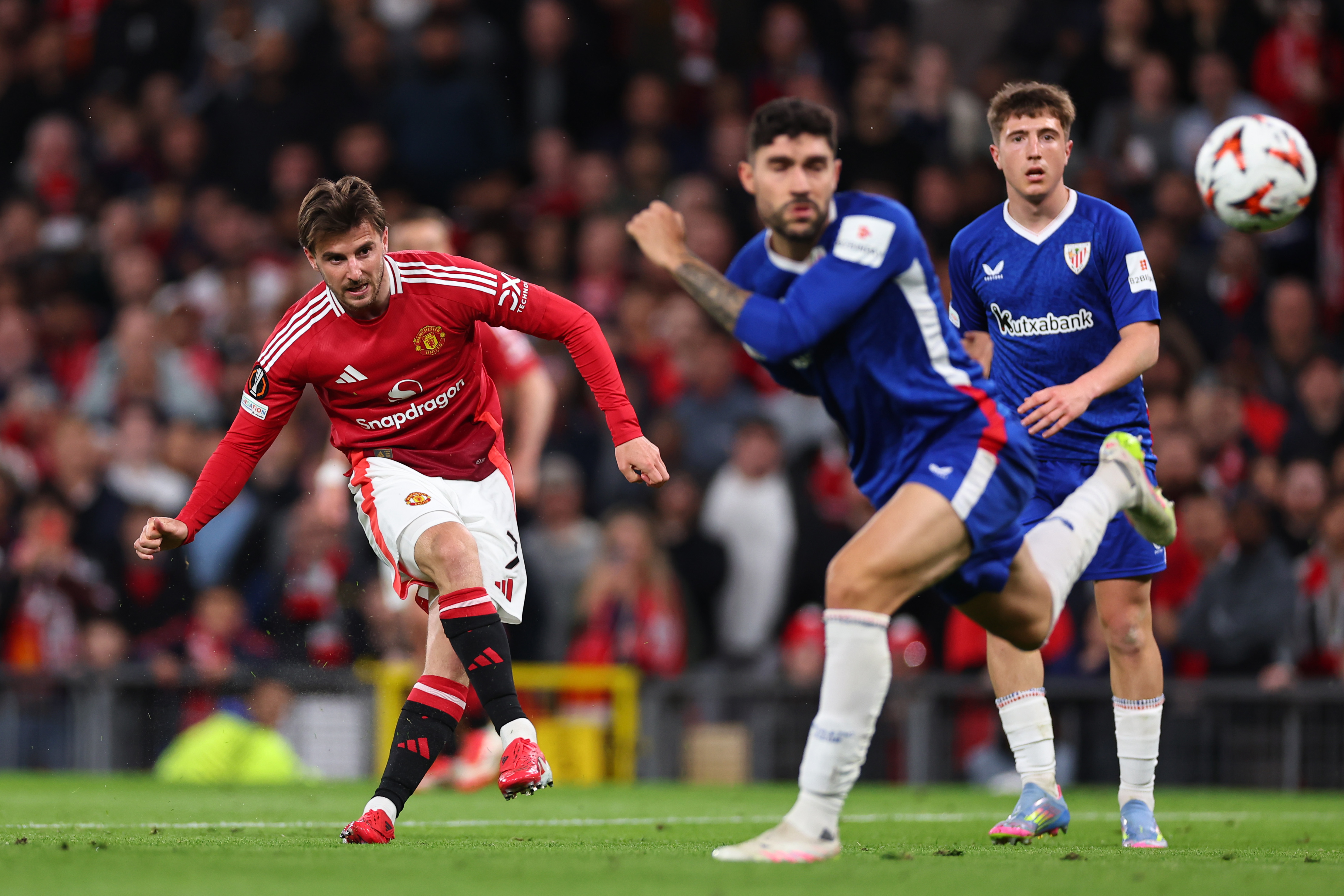 MANCHESTER, ENGLAND - MAY 08: Mason Mount of Manchester United scores a goal to make it 1-1 during the UEFA Europa League 2024/25 Semi Final Second Leg match between Manchester United and Athletic Club at Old Trafford on May 08, 2025 in Manchester, England. (Photo by Robbie Jay Barratt - AMA/Getty Images)