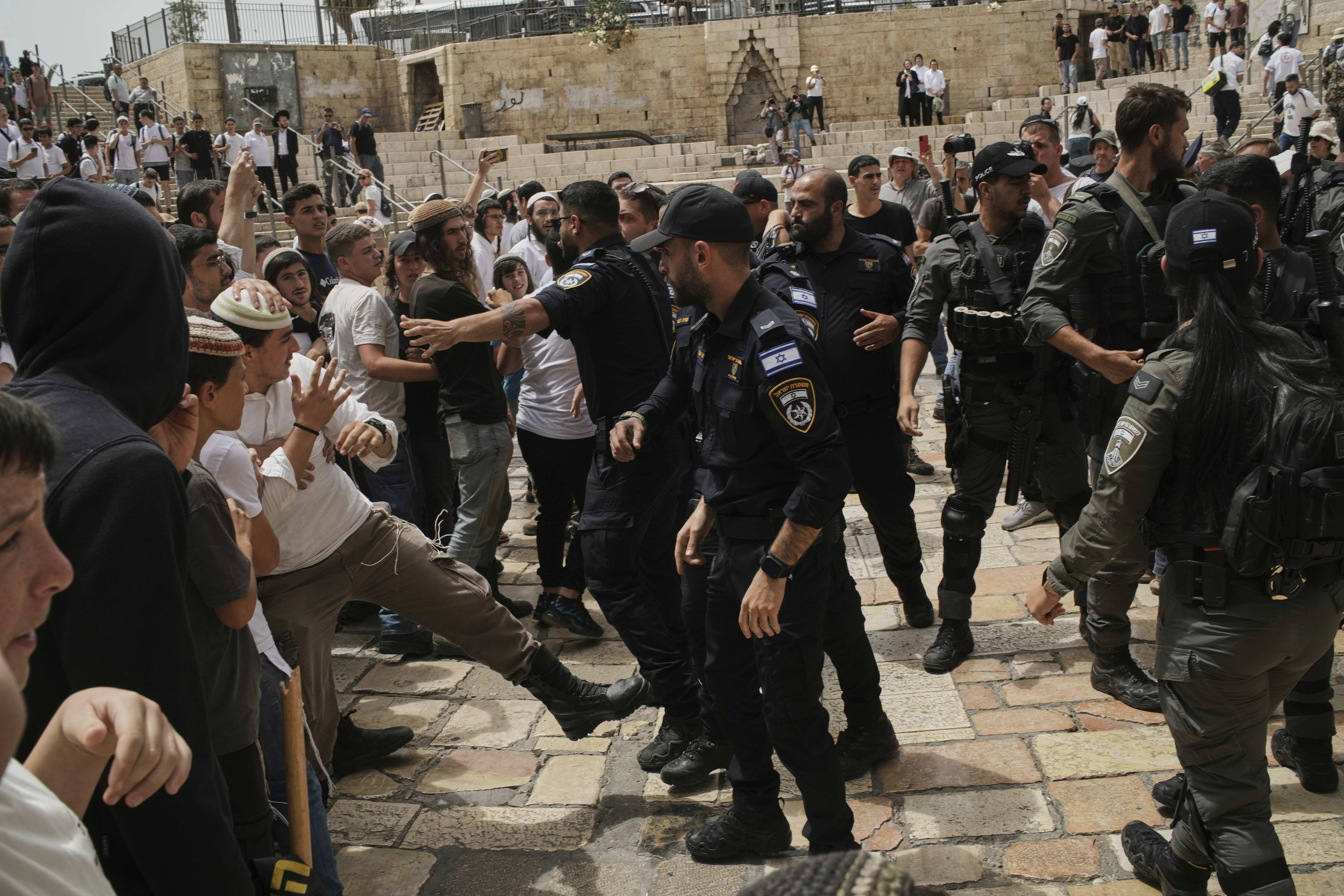 Israeli police scuffle with Israeli youths during a march marking Jerusalem Day, an Israeli holiday celebrating the capture of east Jerusalem in the 1967 Mideast war, in Jerusalem's Old City, Monday, May 26, 2025. (AP Photo/Leo Correa)