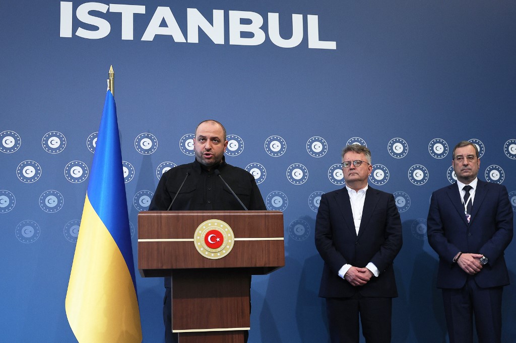 Head of the Ukrainian delegation and Ukraine's Defence Minister Rustem Umerov (L) during a press conference after a second meeting of direct talks between Ukrainian and Russian delegations in Istanbul, on June 2, 2025. [Adem Altan/AFP]