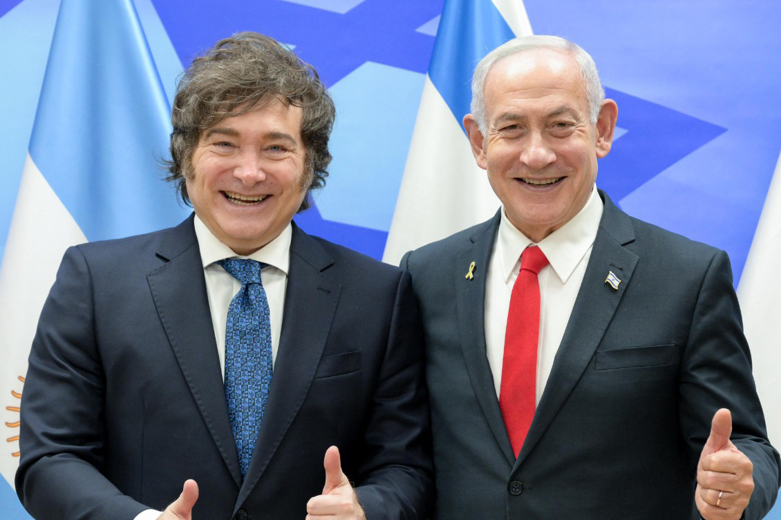 epa12168609 A handout photo made available by the government press office GPO shows Argentinian President Javier Milei (L) meeting Israeli Prime Minister Benjamin Netanyahu (R), at the Prime Minister's Office in Jerusalem, 10 June 2025. EPA-EFE/MA'AYAN TOAF / GPO / HANDOUT HANDOUT EDITORIAL USE ONLY/NO SALESHANDOUT EDITORIAL USE ONLY/NO SALES