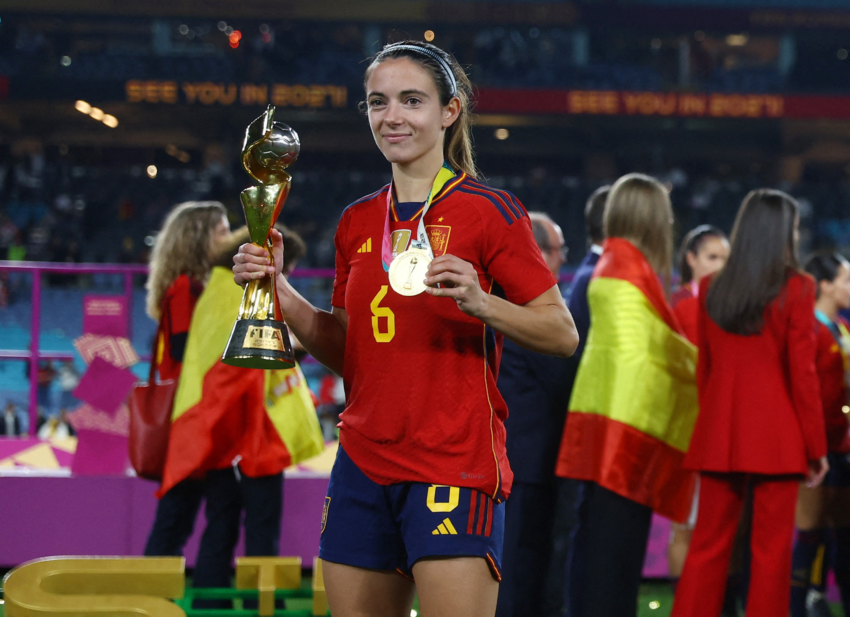 Spain's Aitana Bonmatí celebrates with the trophy after winning the world cup 