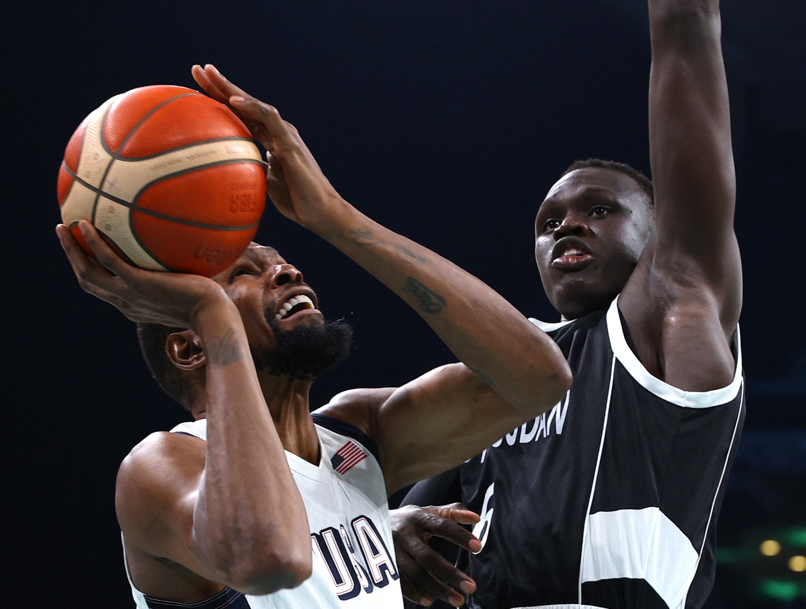 Paris 2024 Olympics - Basketball - Men's Group Phase - Group C - United States vs South Sudan - Lille, Pierre Mauroy Stadium, Villeneve-d'Ascq, France - July 31, 2024. Kevin Durant of United States in action with Khaman Maluach of South Sudan REUTERS/Brian Snyder