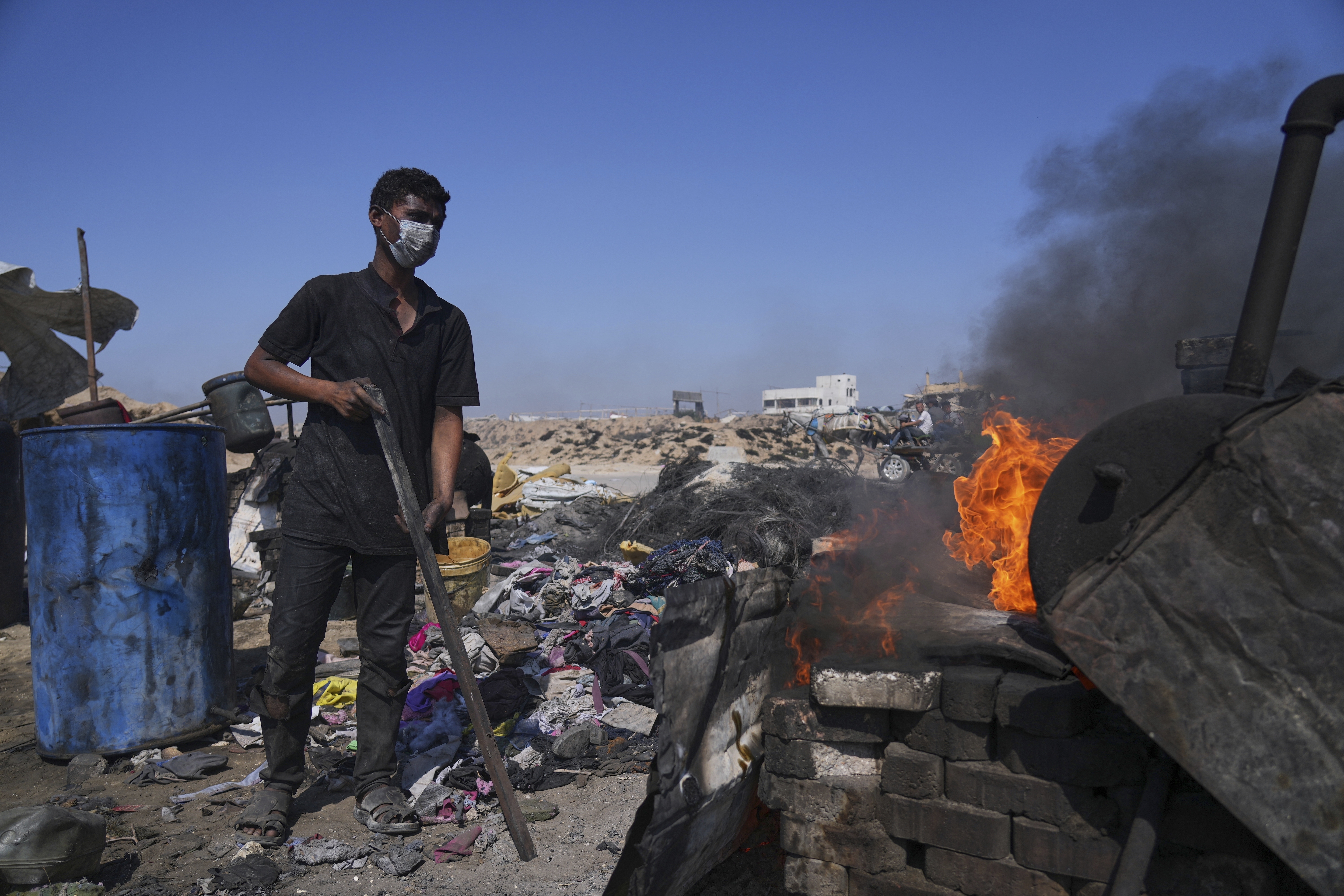Gaza's youth turn plastic into fuel