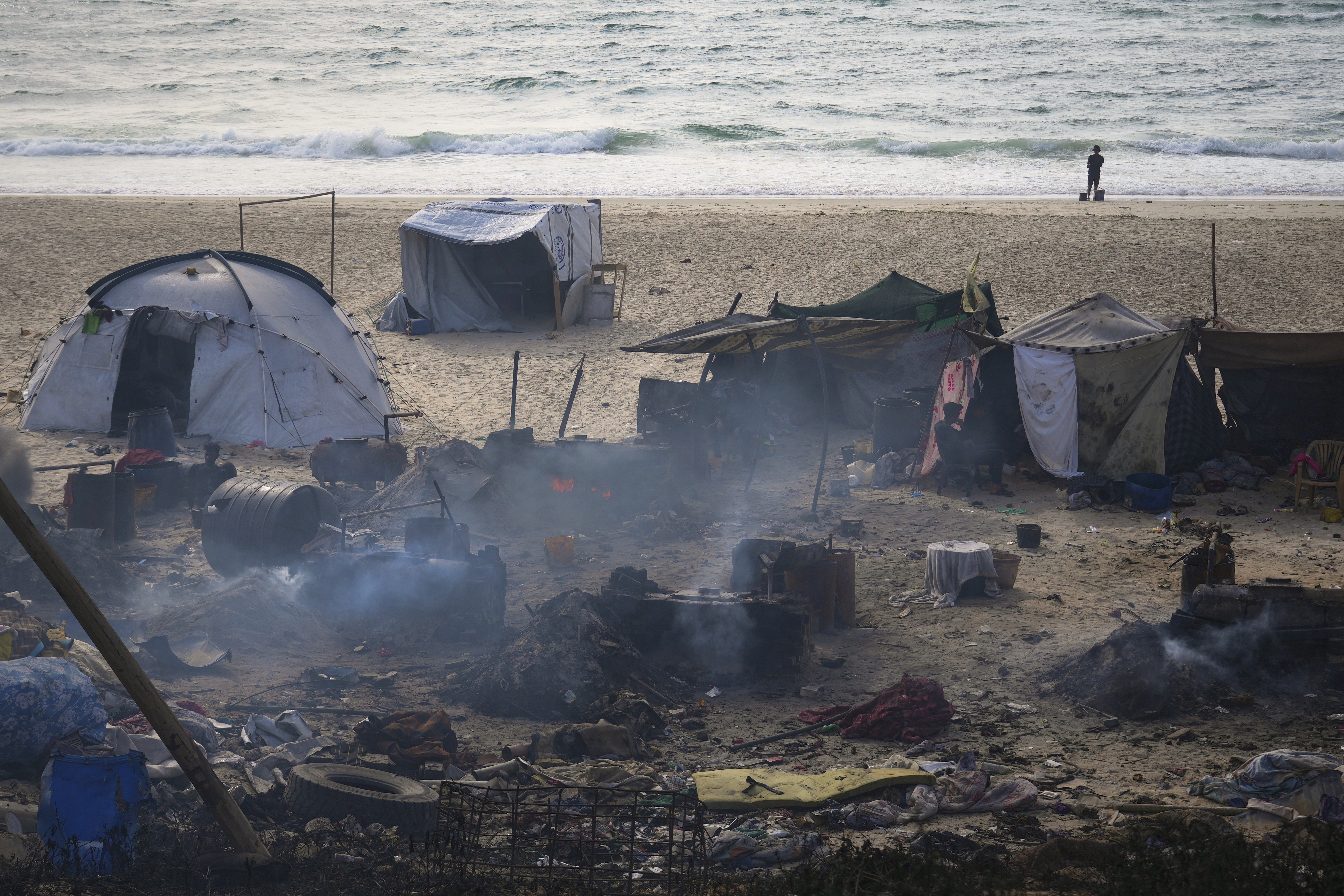 Gaza's youth turn plastic into fuel