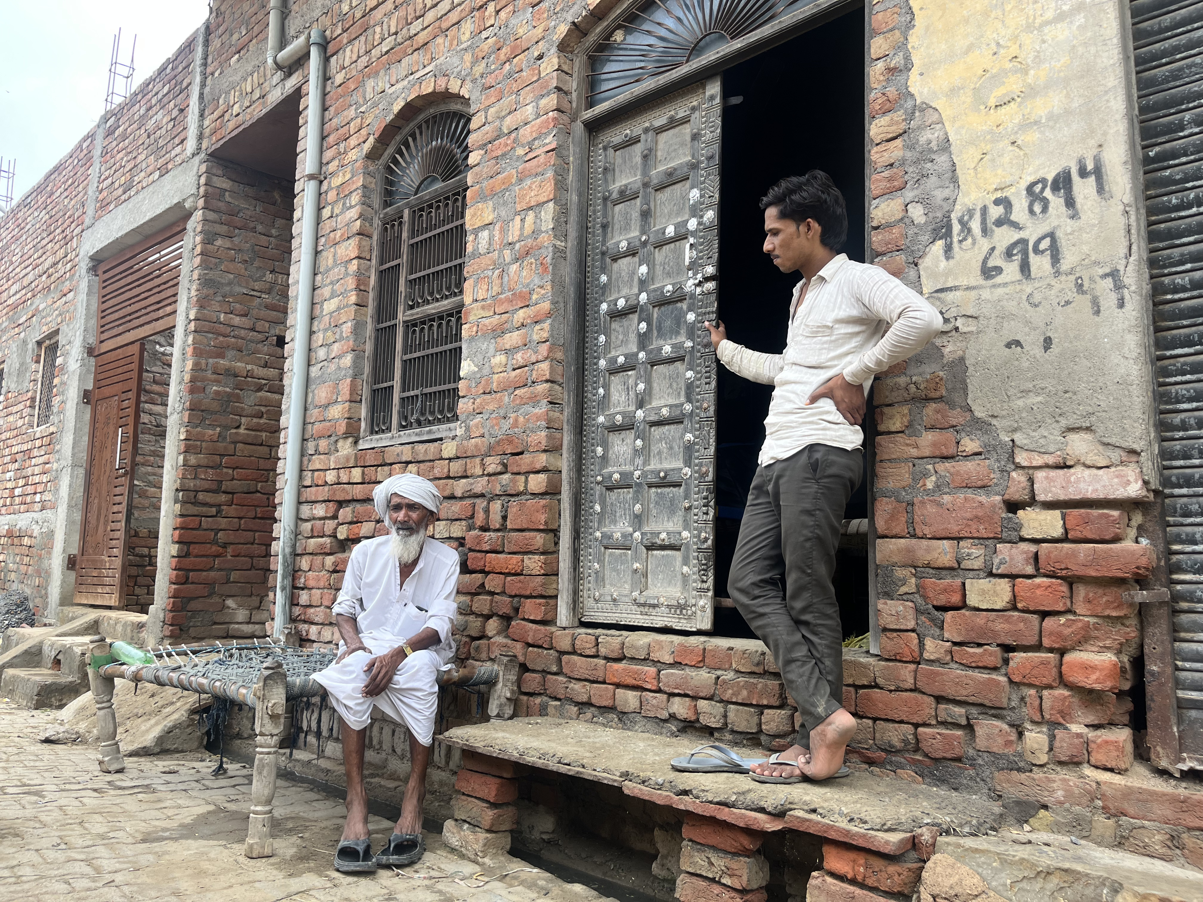 An elderly in Uttawar, who lived through the emergency years. [Yashraj Sharma/Al Jazeera]