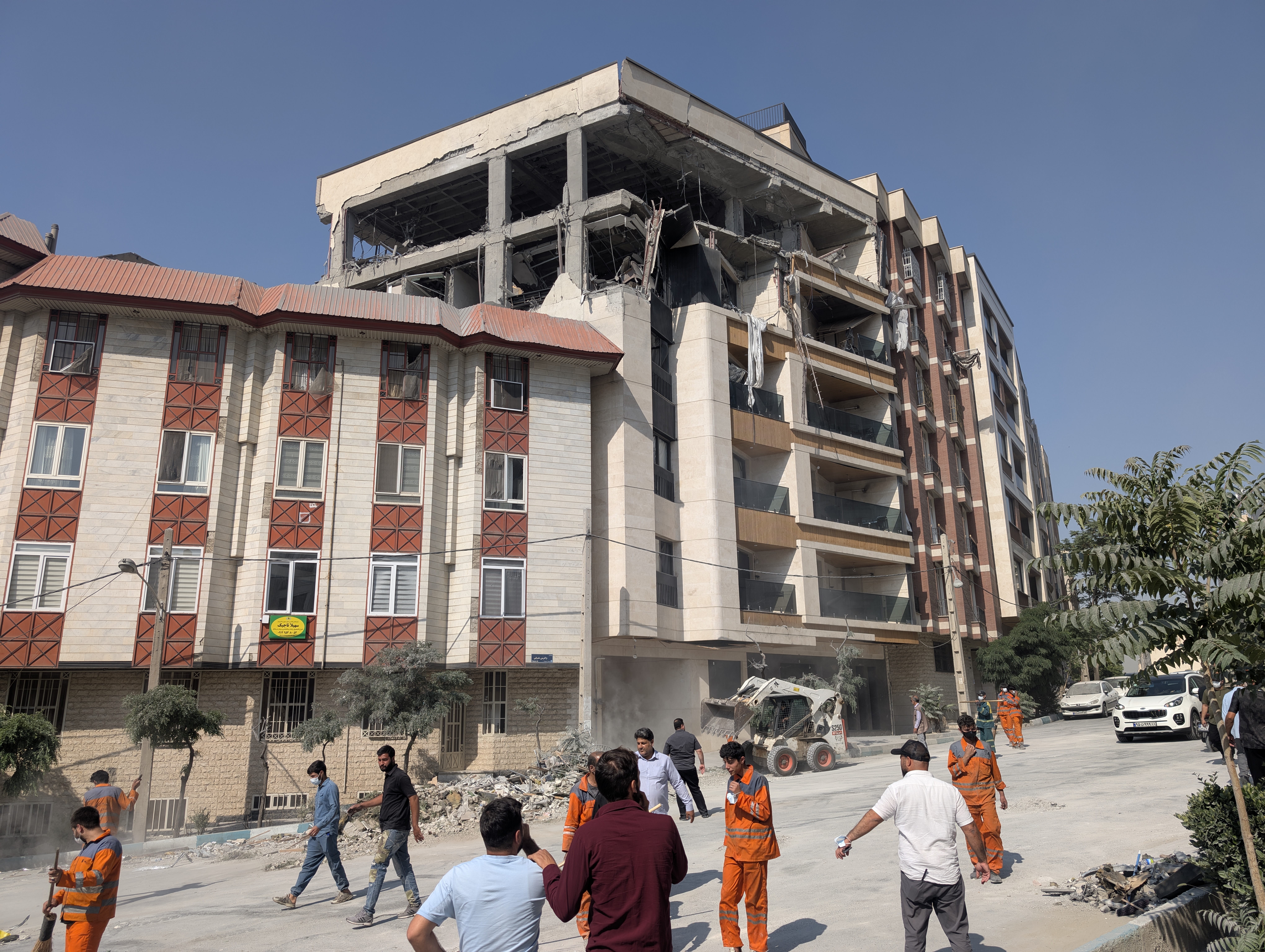a residential building hit in Marzdaran neighborhood in western Tehran. [Maziar Motamedi/ Al Jazeera]