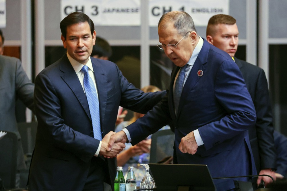 US Secretary of State Marco Rubio (L) talks to Russia's Foreign Minister Sergei Lavrov at the 58th Association of Southeast Asian Nations (ASEAN) Foreign Ministers meeting [Fazry Ismail/EPA]