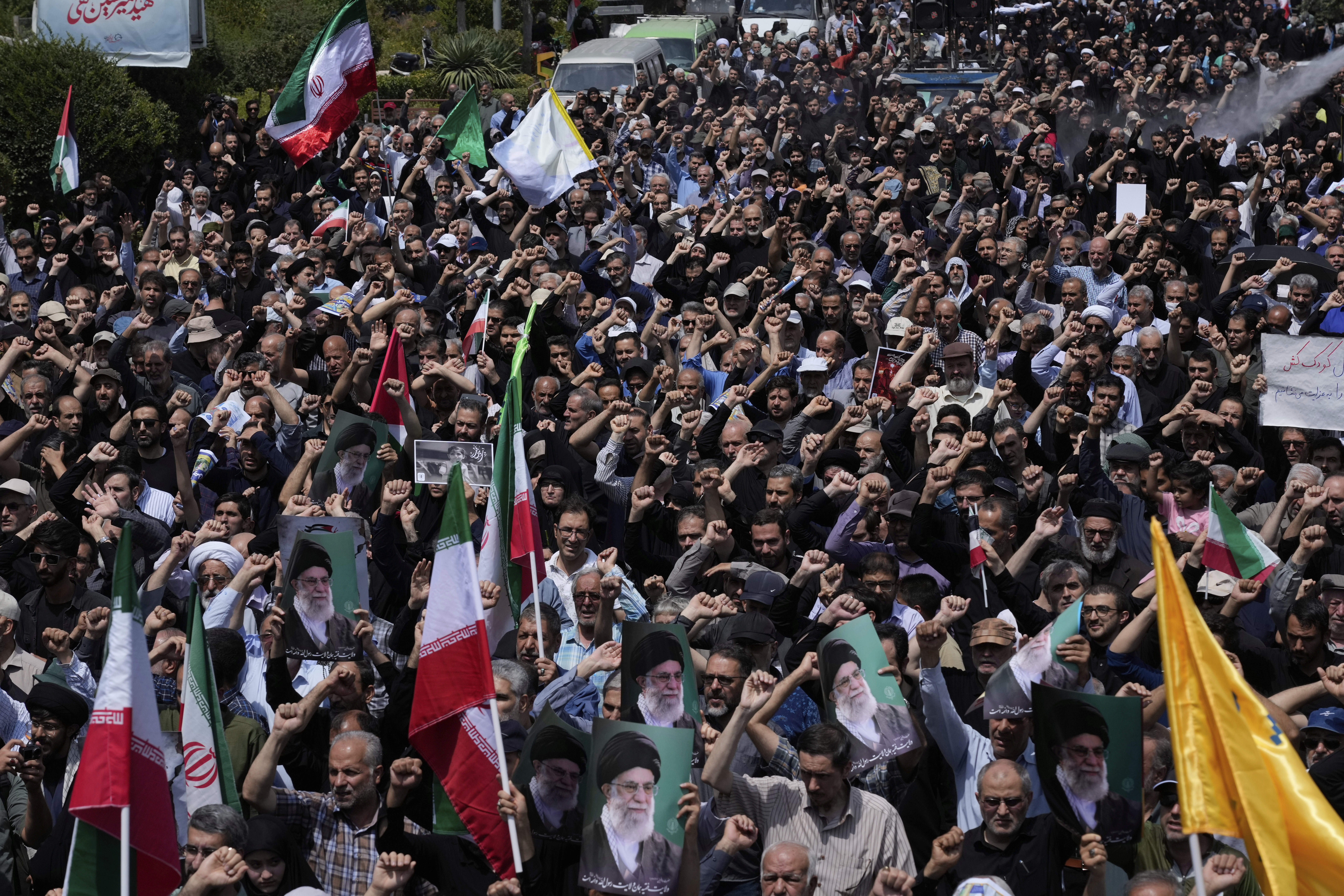Iranian worshippers chant slogans in an anti-U.S. and anti-Israeli protest after their Friday prayers in Tehran, Iran, Friday, July 25, 2025. (AP Photo/Vahid Salemi)