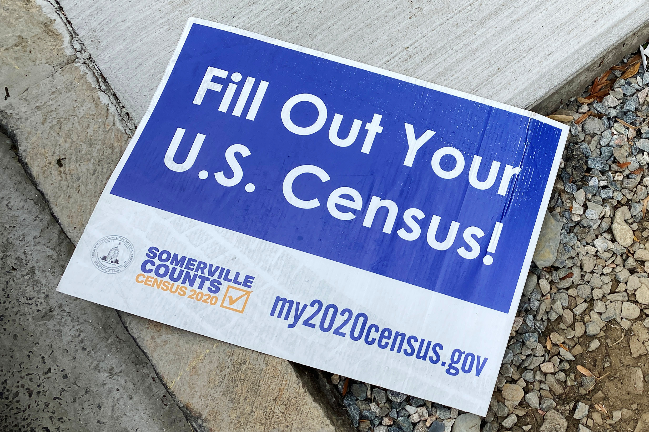Blue sign that says: Fill out your US Cnsus