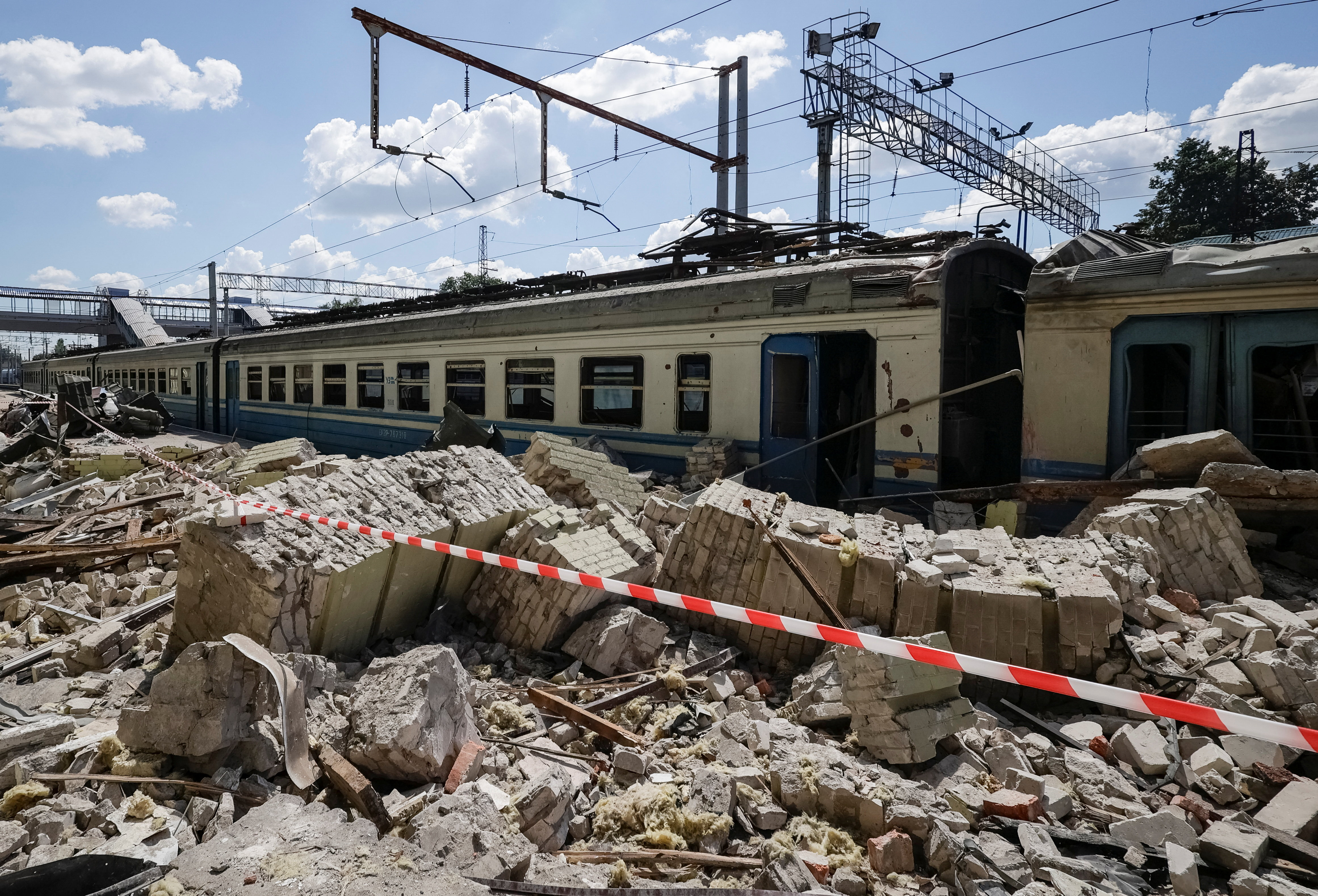 Debris lies next to train carriages damaged during a Russian drone strike at a railway station, amid Russia's ongoing attack on Ukraine, in the town of Lozova, Kharkiv region, Ukraine, August 5, 2025. REUTERS/Sofiia Gatilova