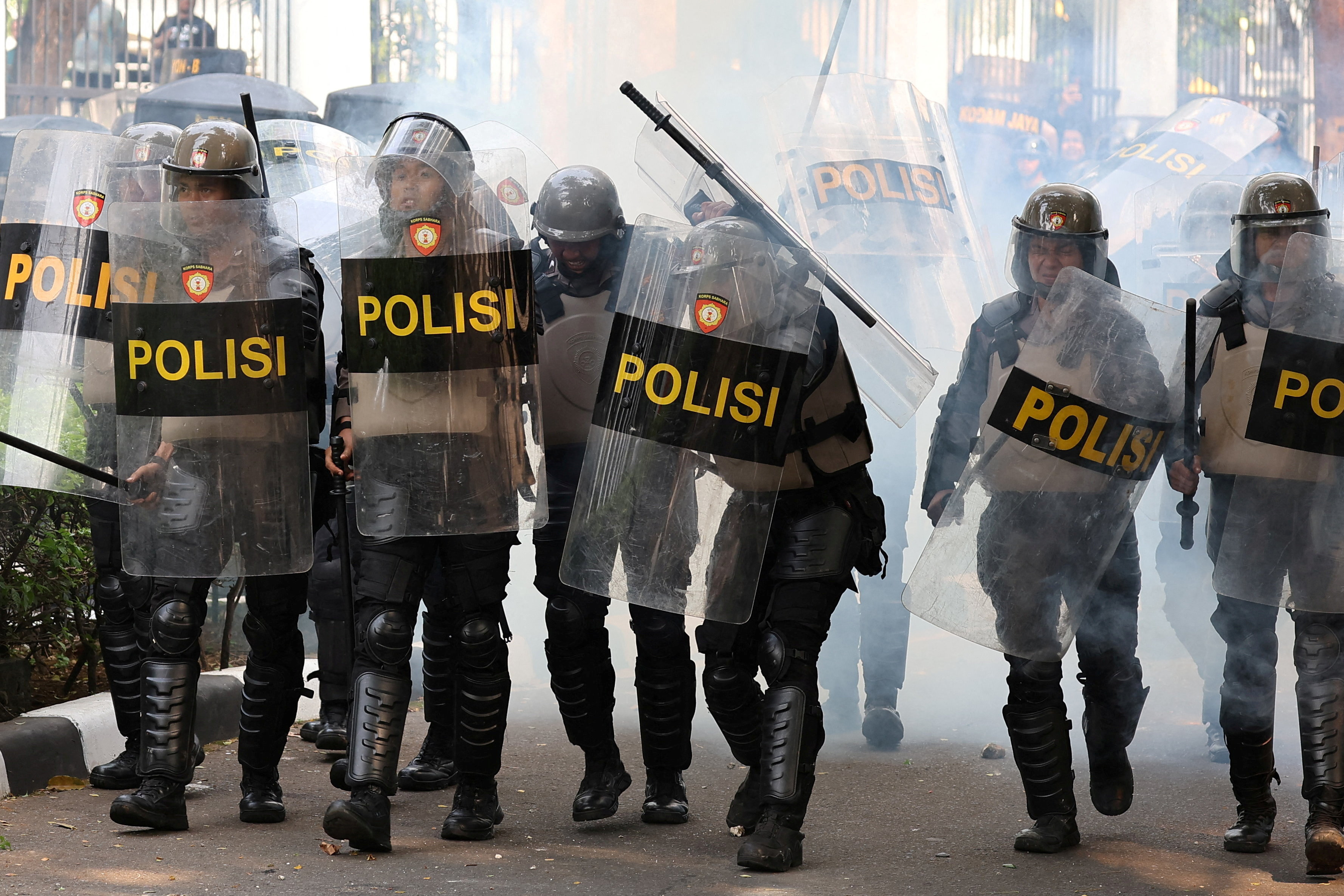 Riot police react as they clash with demonstrators during a protest against, what the demonstrators say, are exorbitant allowances for Indonesian parliament members, outside Indonesian parliament buildings in Jakarta, Indonesia, August 25, 2025. 