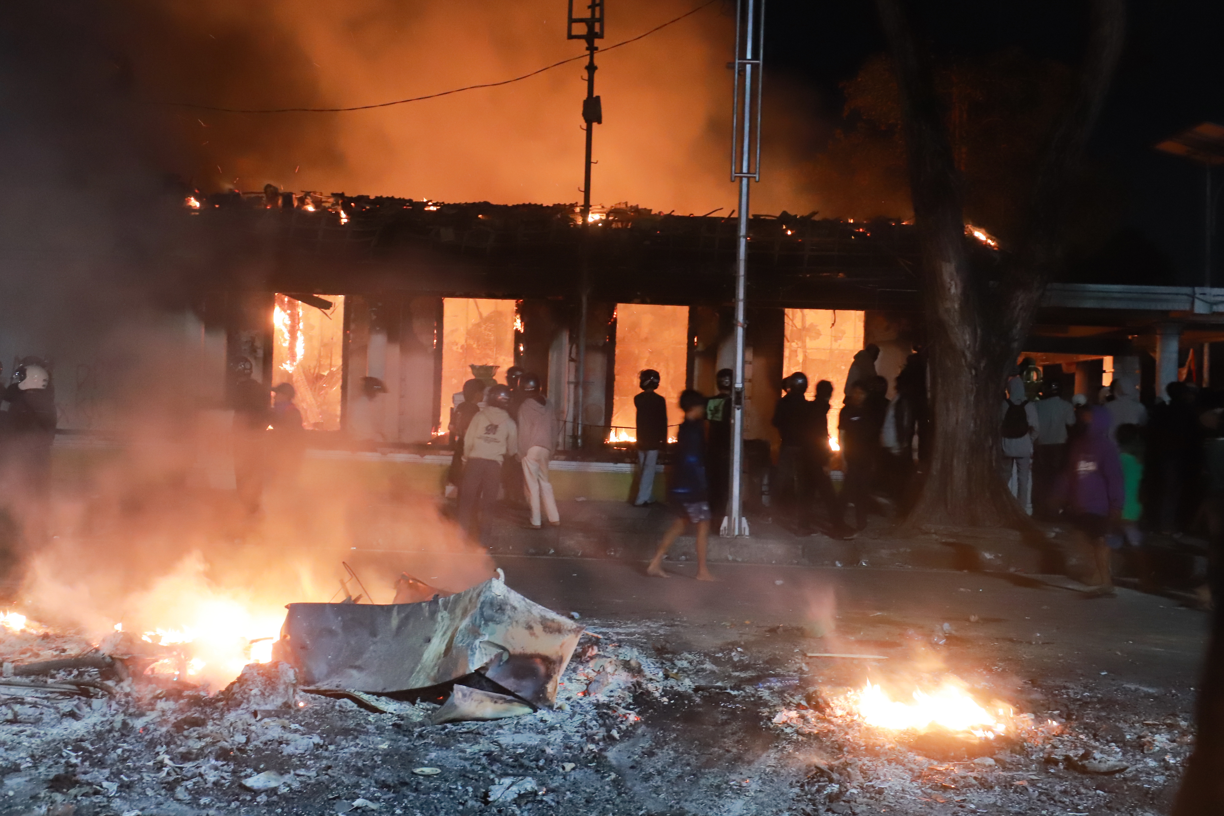 Indonesia protest blaze kills 3 as anger erupts over driver's death