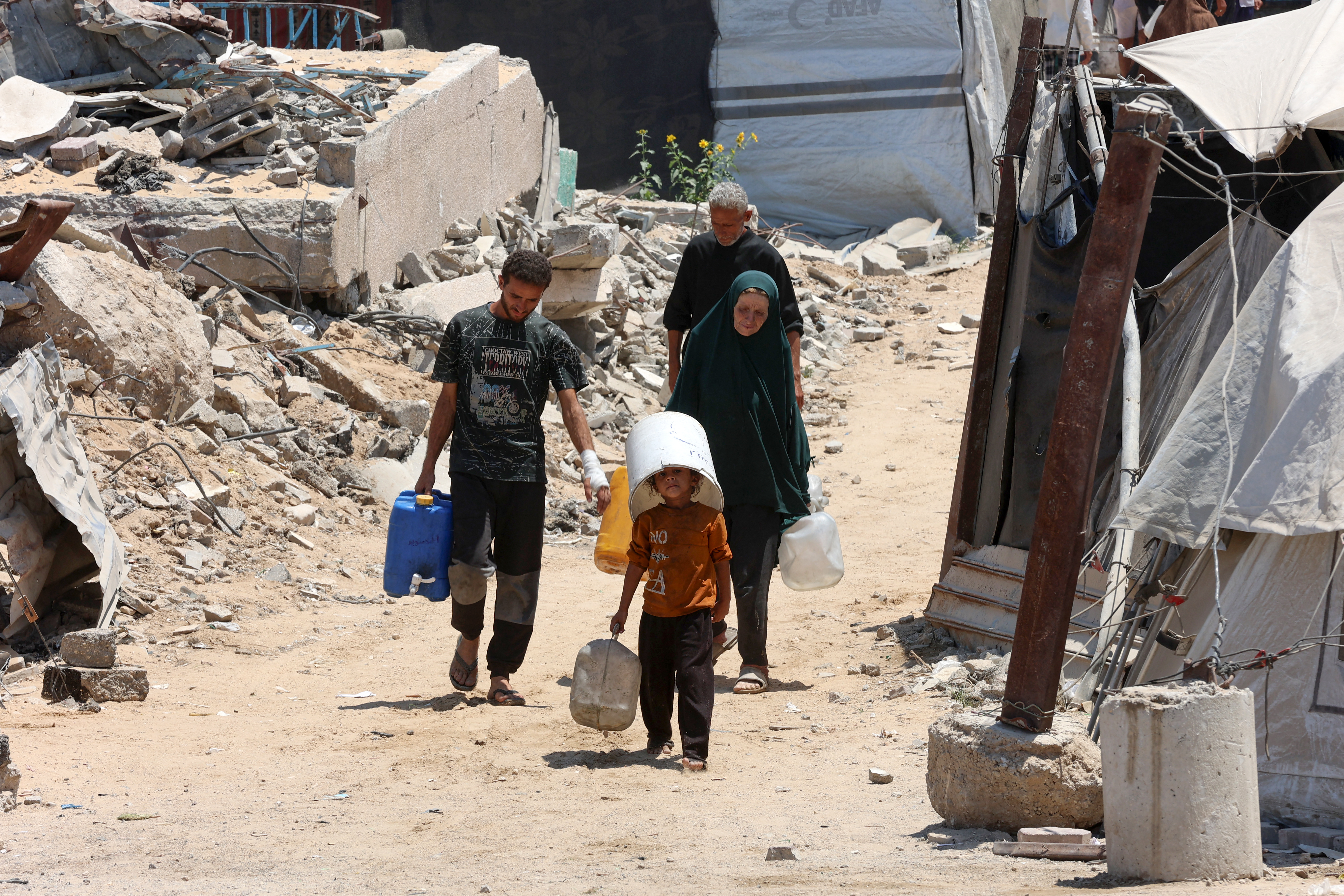 Dire water shortages compound hunger and displacement in Gaza