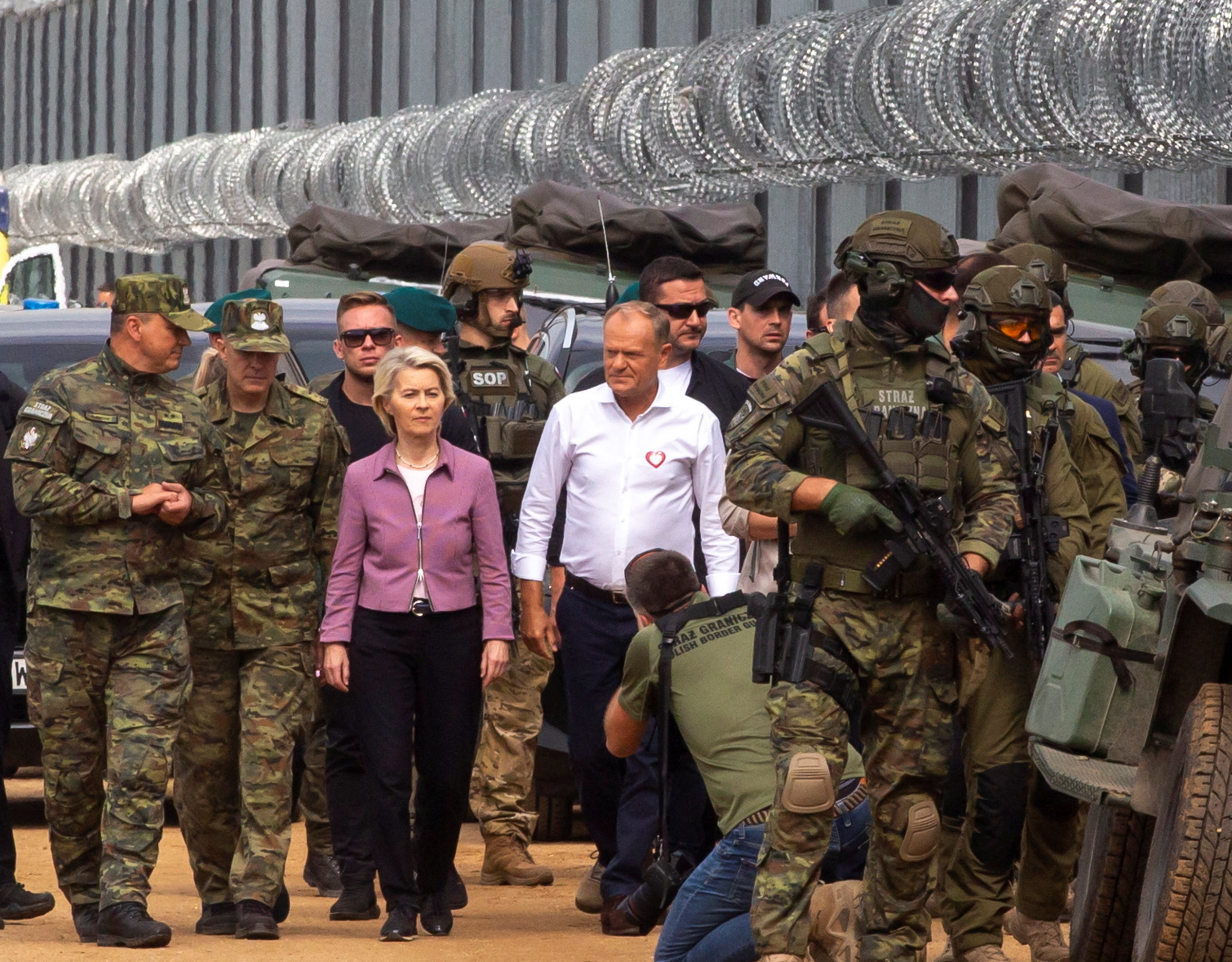 European Commission President Ursula von der Leyen and Polish Prime Minister Donald Tusk visit Poland's border with Belarus, near Ozierany Male, Poland, August 31, 2025. Agnieszka Sadowska/ Agencja Wyborcza.pl via REUTERS ATTENTION EDITORS - THIS IMAGE WAS PROVIDED BY A THIRD PARTY. POLAND OUT. NO COMMERCIAL OR EDITORIAL SALES IN POLAND.