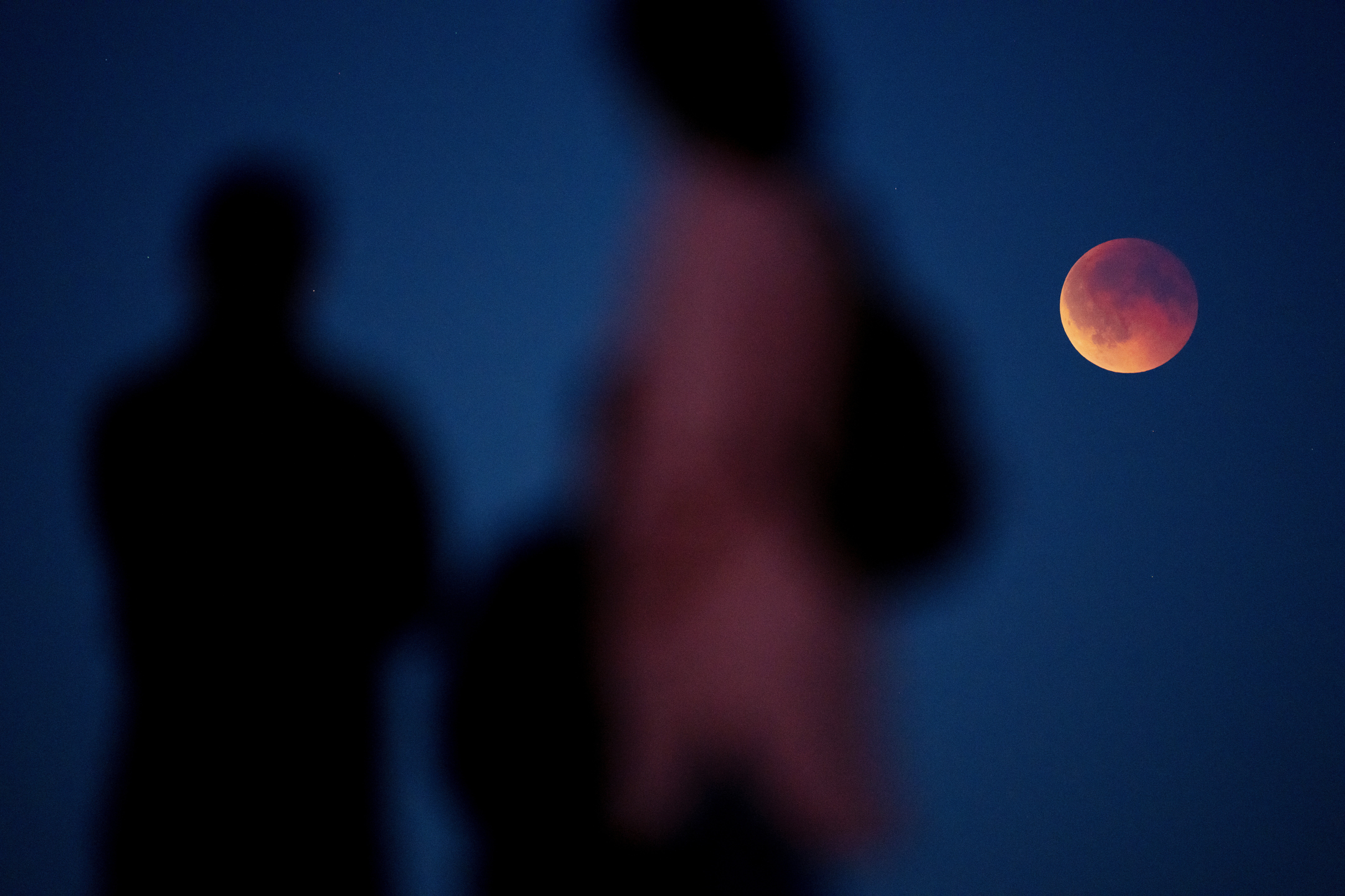 'Blood Moon' rises during total lunar eclipse