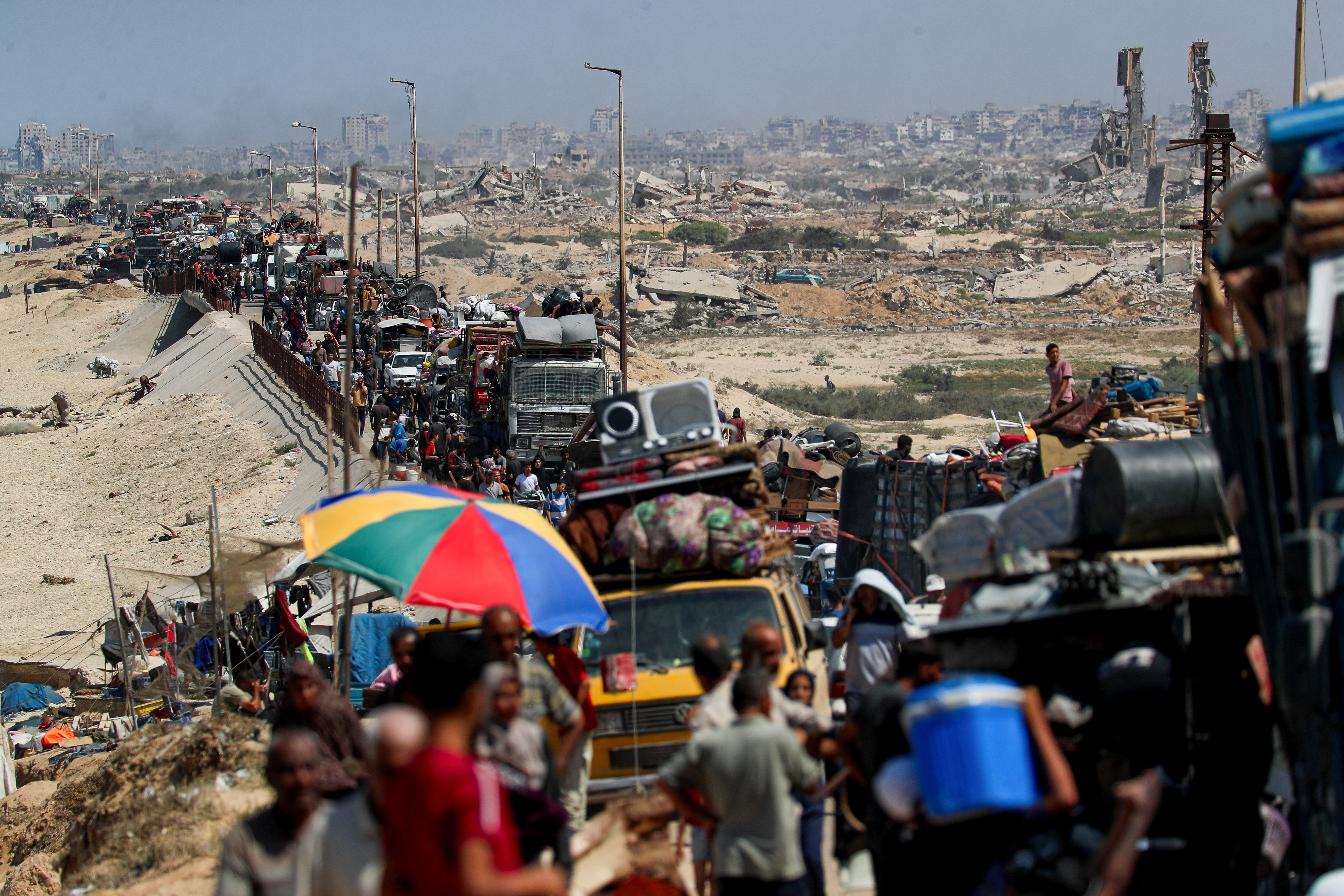 Palestinians flee Gaza City