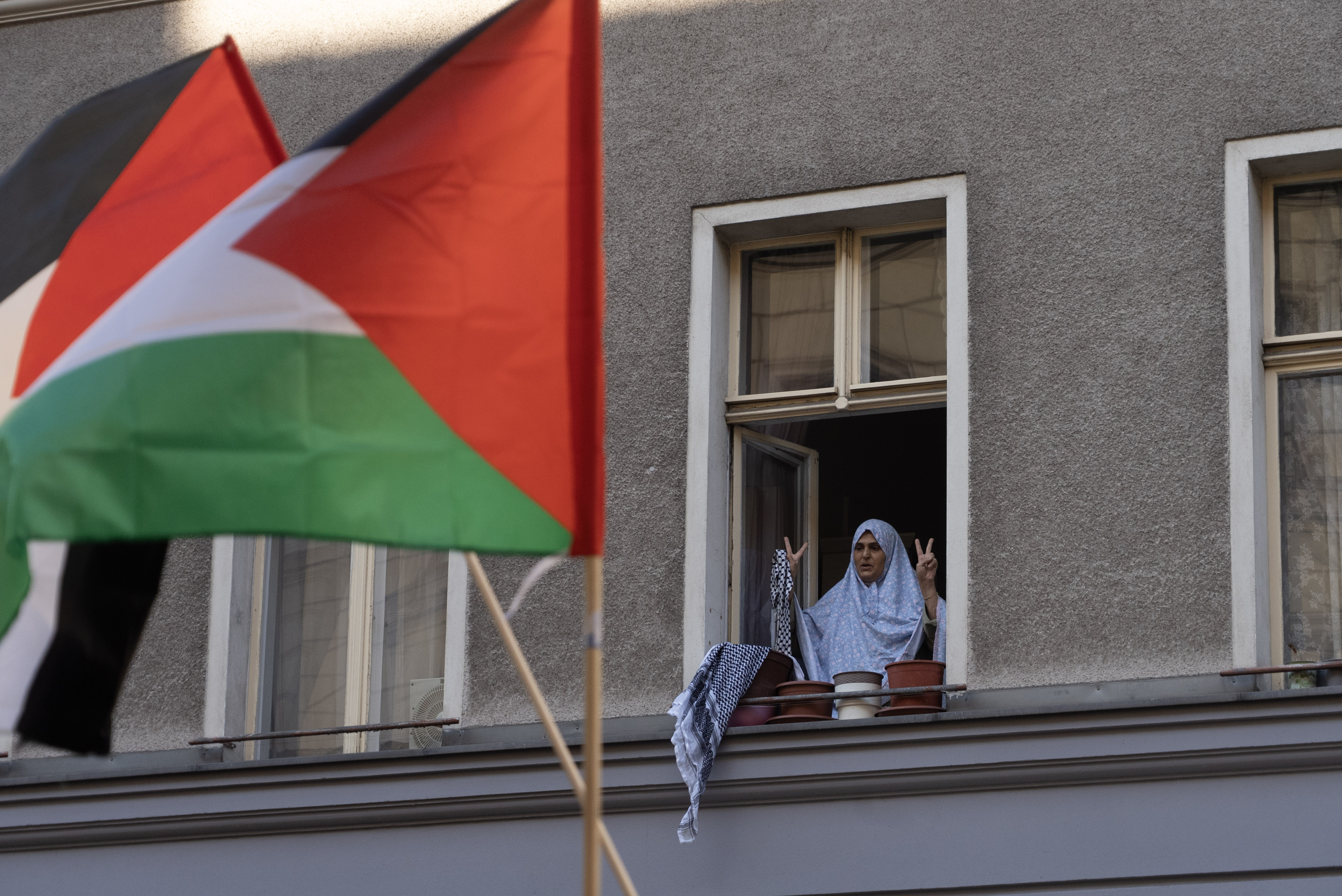 More than 100,000 rally in Berlin against German support for Israel