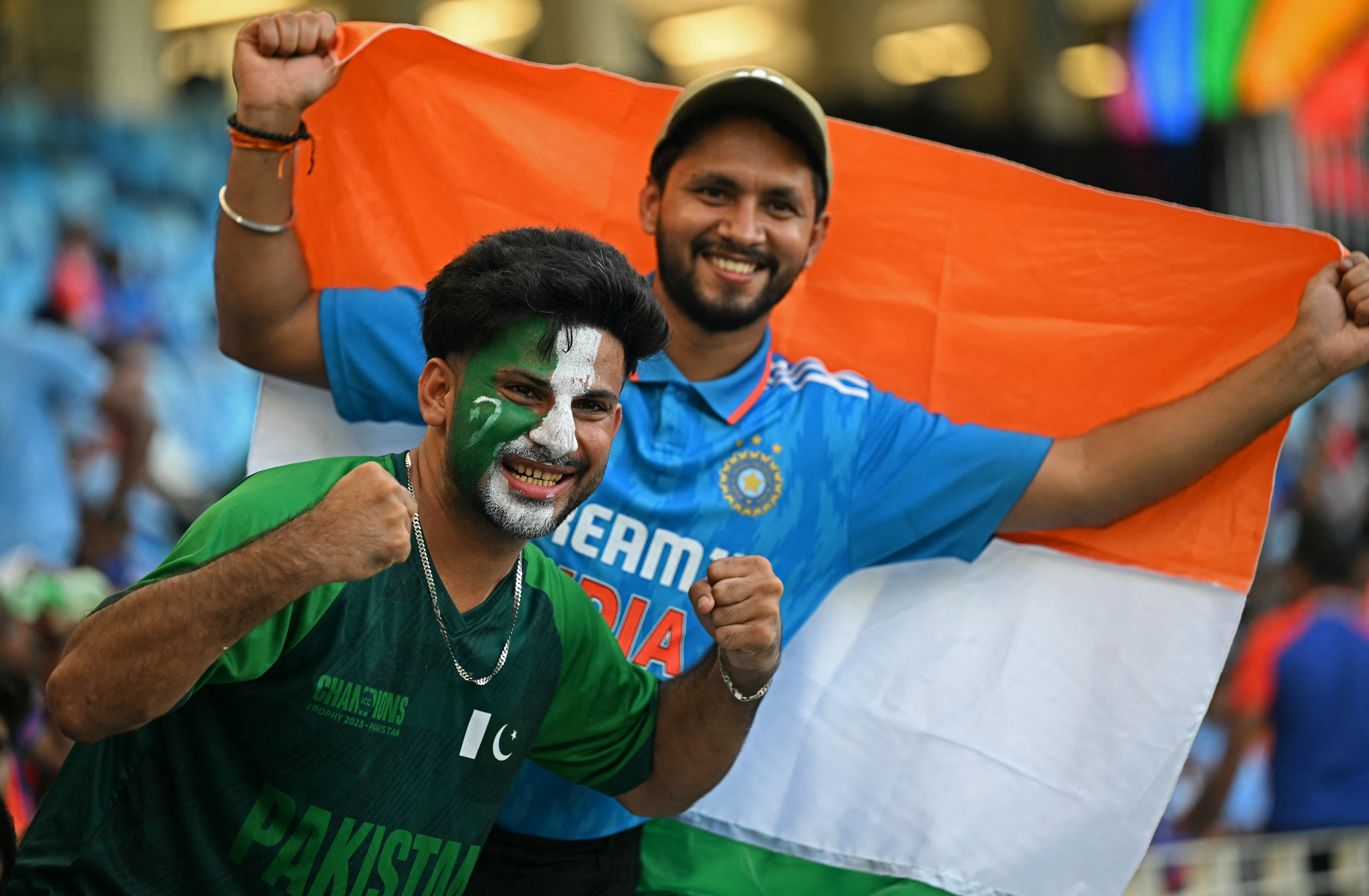 Pakistan and India fans cheer.