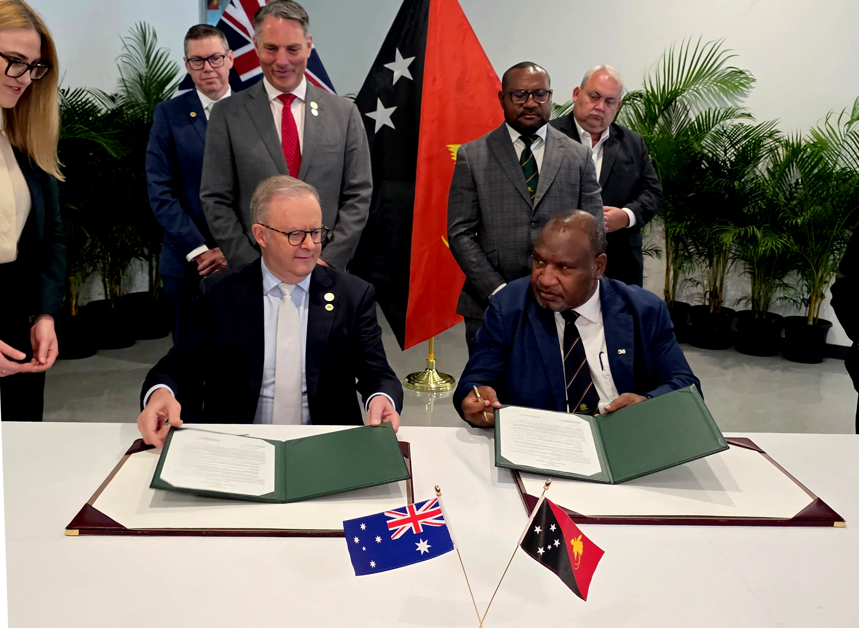 Papua New Guinea's Prime Minister James Marape (R) and his Australian counterpart Anthony Albanese sign a mutual communique in Port Moresby on September 17, 2025. Australia and Papua New Guinea failed to sign a long-awaited mutual defence treaty as expected on September 17, as Canberra seeks to deepen ties with Pacific nations and counter Beijing's rising influence. (Photo by AFP)