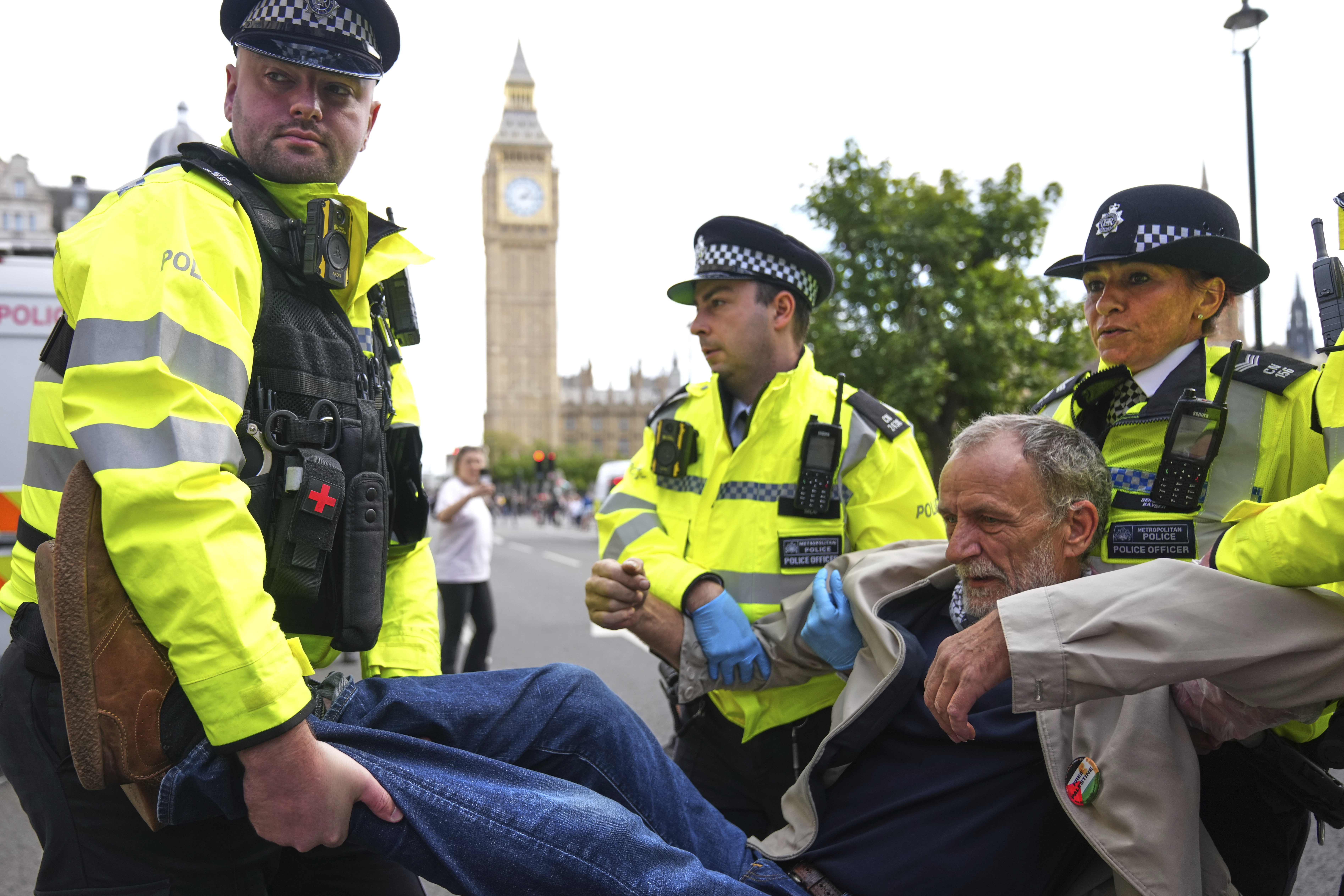 British police detain over 400 at pro-Palestine London protest