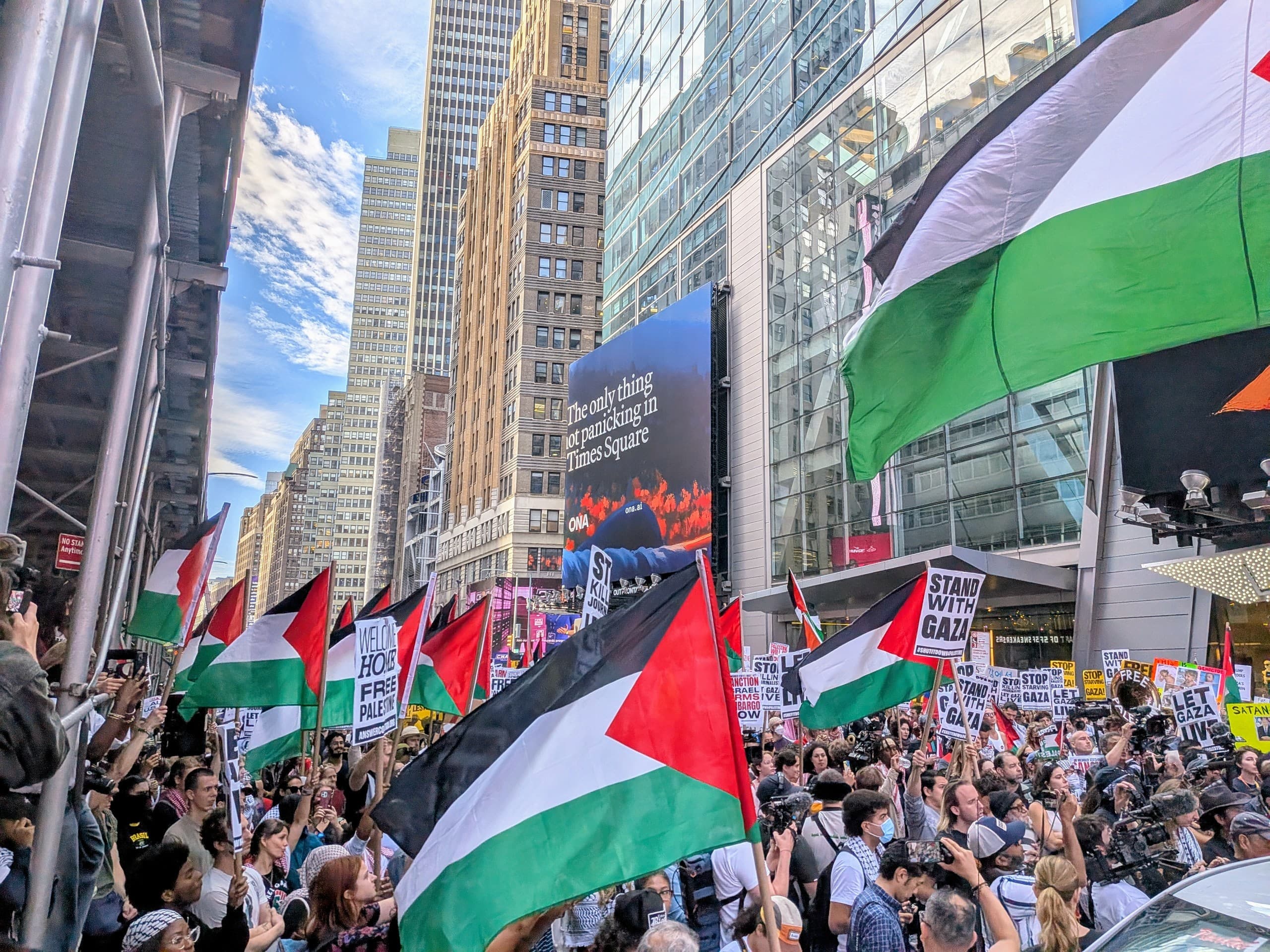 Palestine solidarity protesters gather in NYC as Netanyahu speaks [Ali Harb/Al Jazeera]