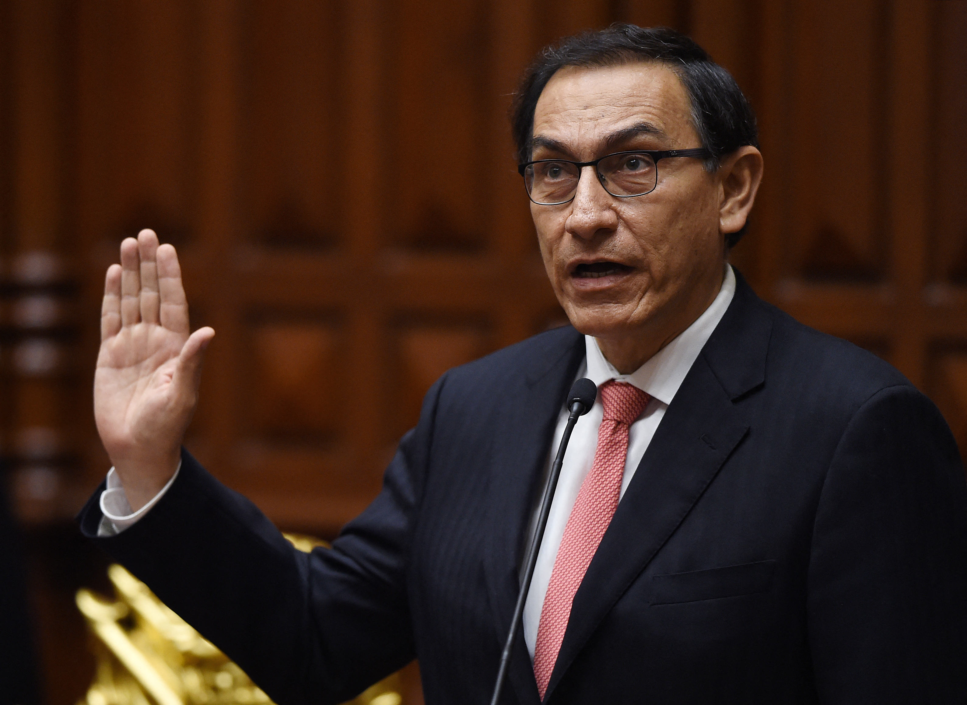 (FILES) Peru's new President Martin Vizcarra swears in during a ceremony at the Congress in Lima on March 23, 2018.