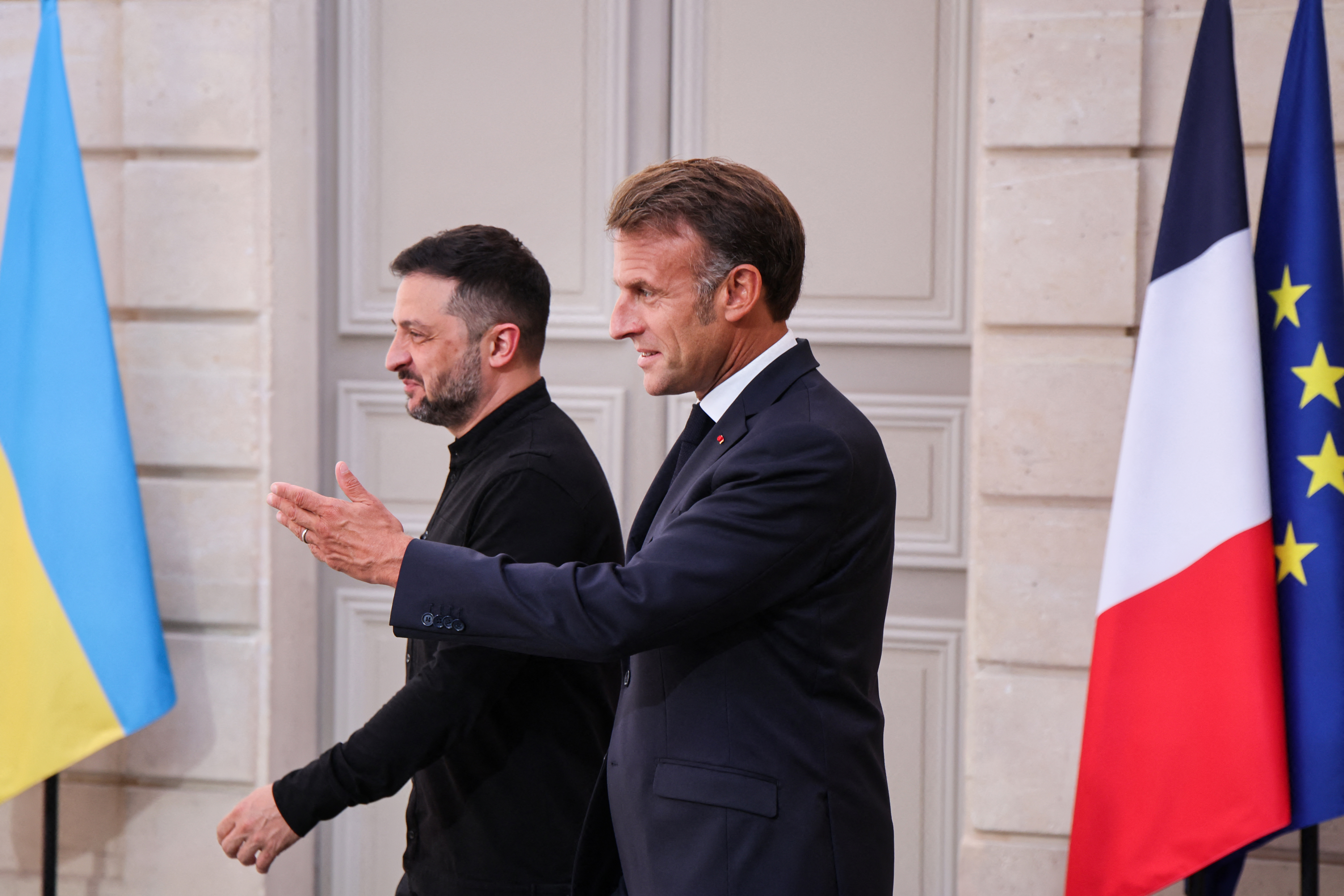 Ukraine's President Volodymyr Zelensky (L) and France's President Emmanuel Macron arrive to give a press conference following the Coalition of the Willing Summit, at the Elysee presidential Palace, in Paris, on September 4, 2025.
