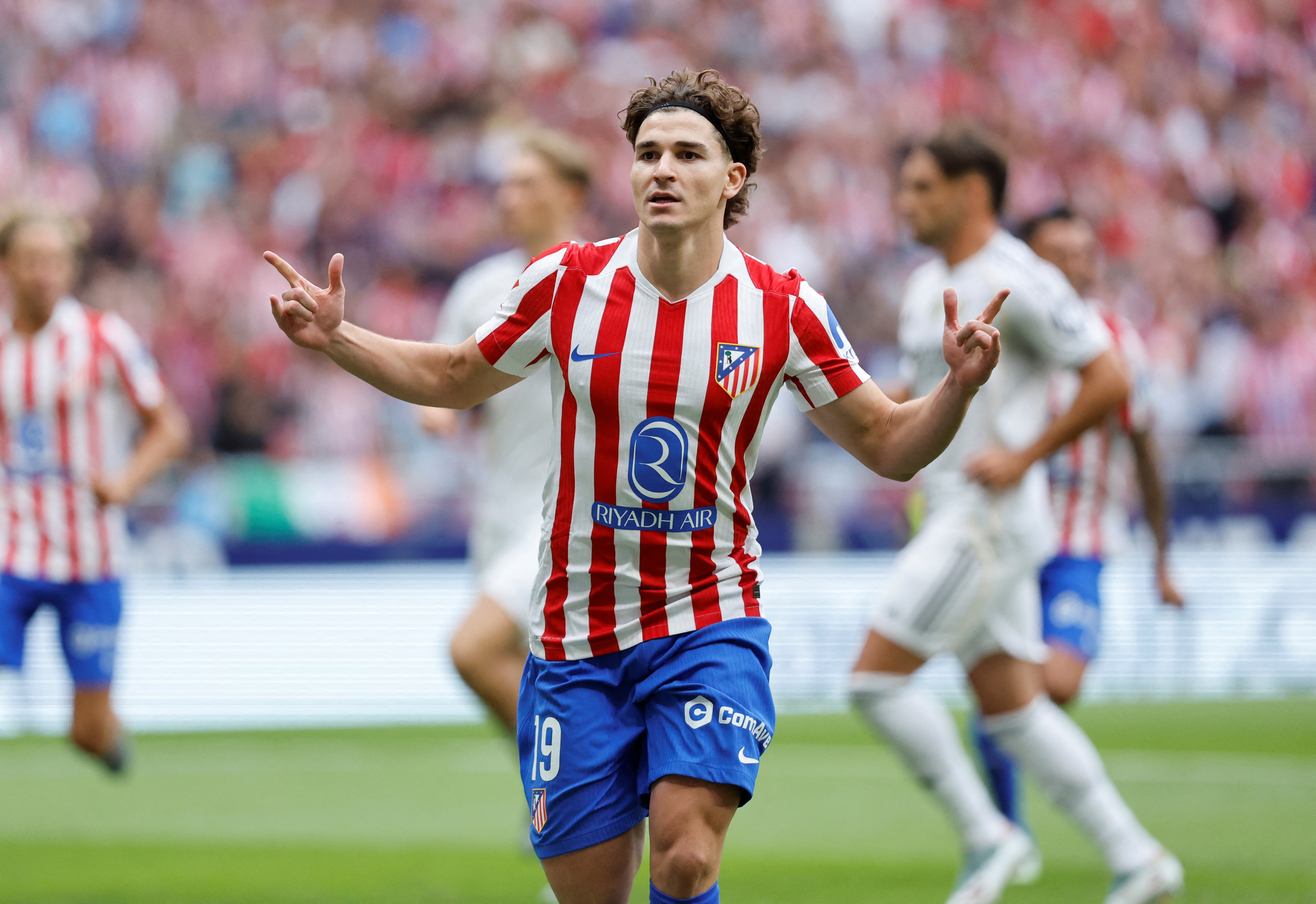 Atletico Madrid's Argentine forward #19 Julian Alvarez celebrates scoring his team's third goal from the penalty spot during the Spanish league football match between Club Atletico de Madrid and Real Madrid CF at the Metropolitano stadium in Madrid on September 27, 2025. (Photo by Oscar DEL POZO / AFP)